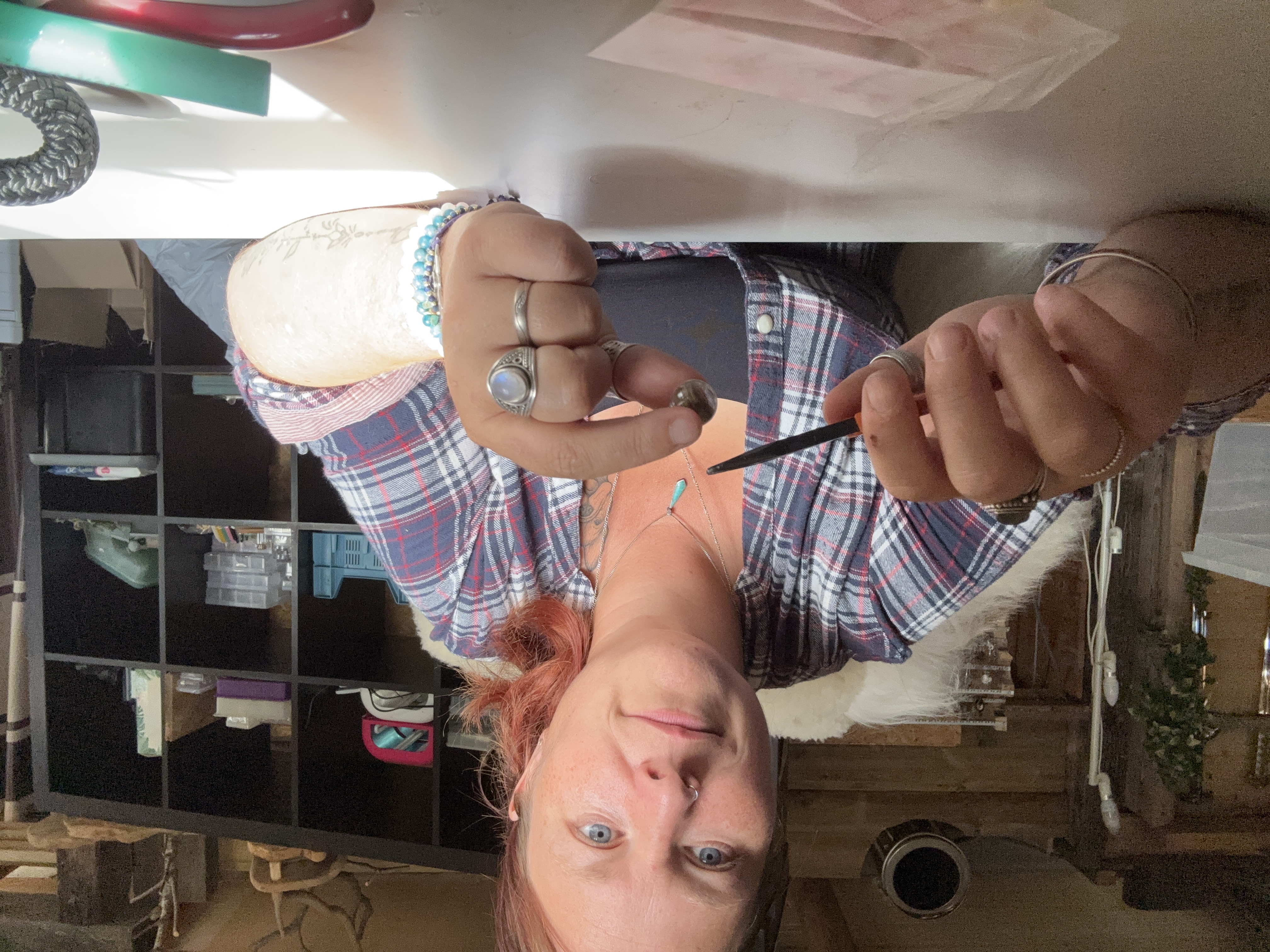 Julie dans son atelier
