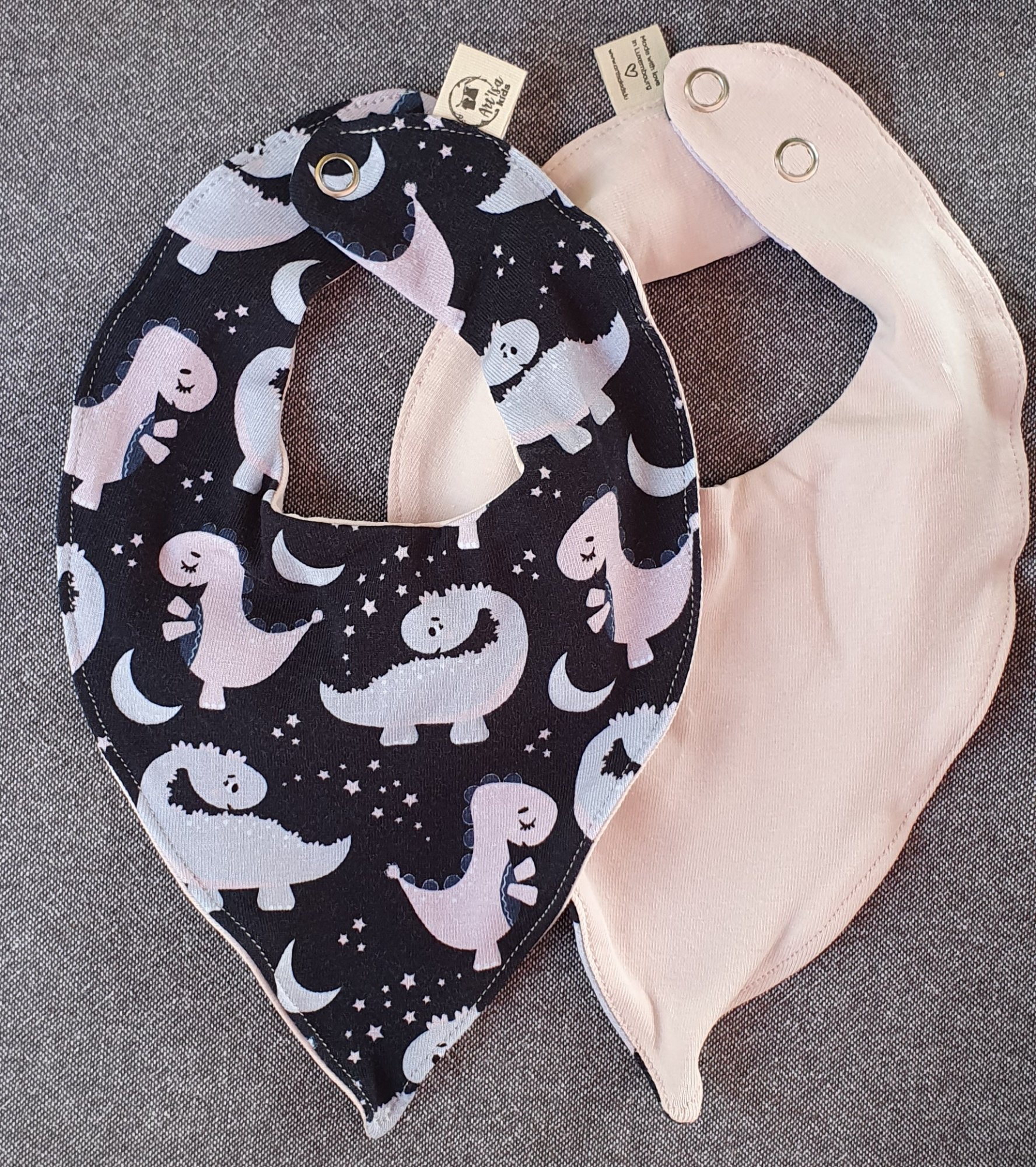 Bandana réversible absorbant DINOS GIRLY — visuel 1