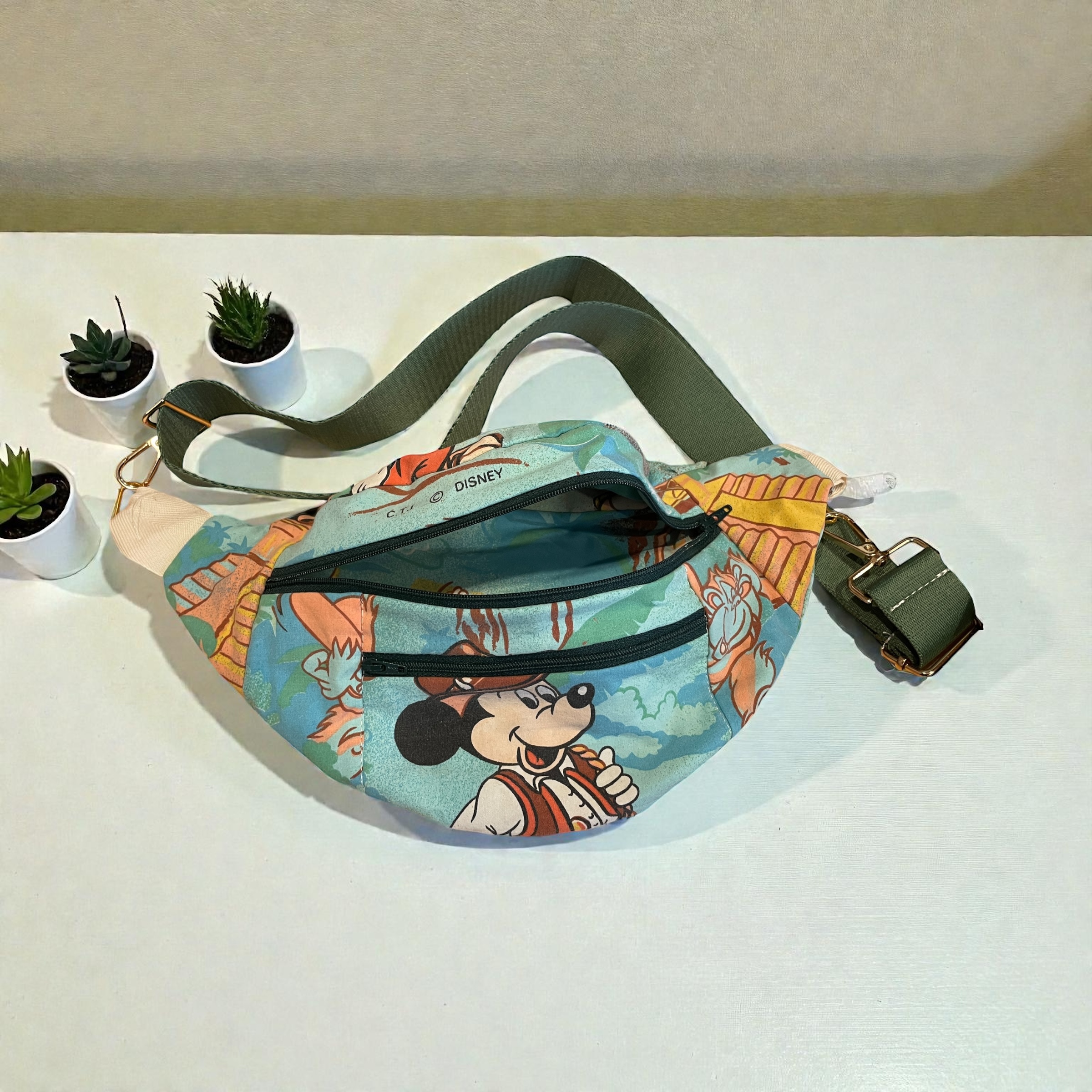 sac banane Mickey aventurier — visuel 4
