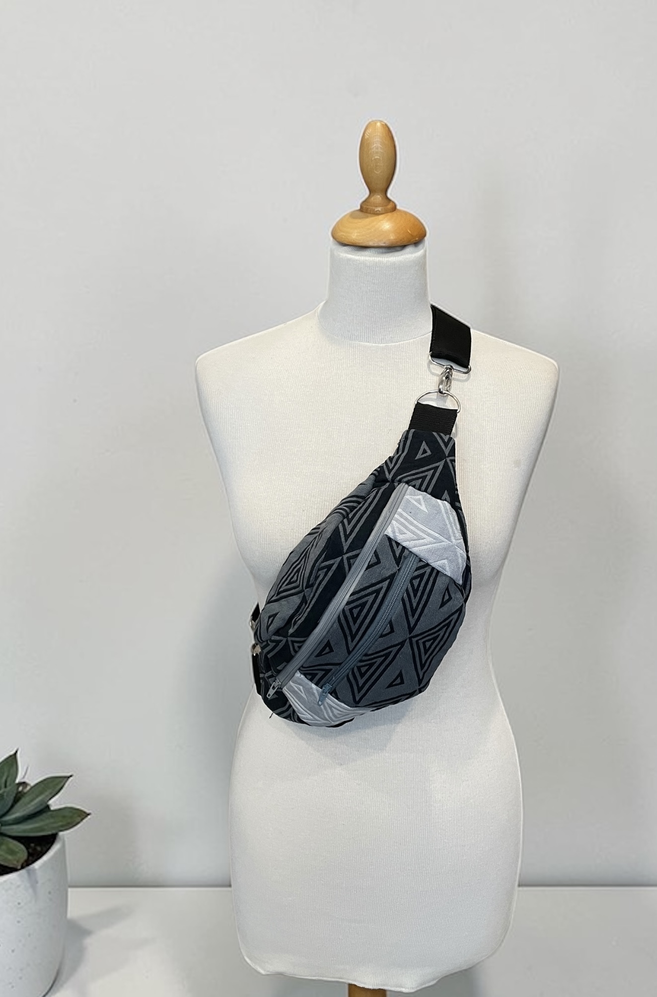 sac bannane noir et gris — visuel 1