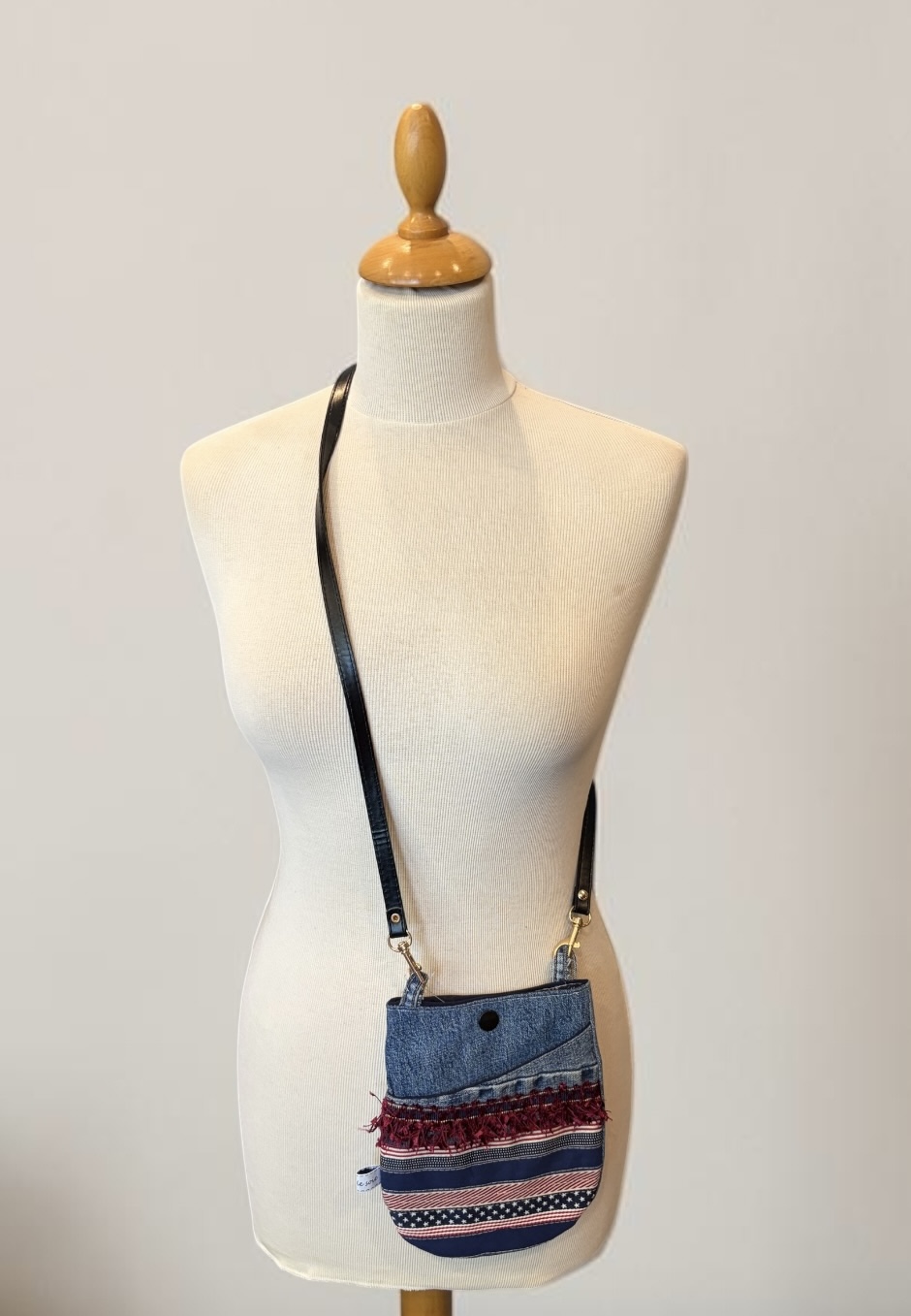 sac pochette bandoulière en jeans upcycles 9 — visuel 2