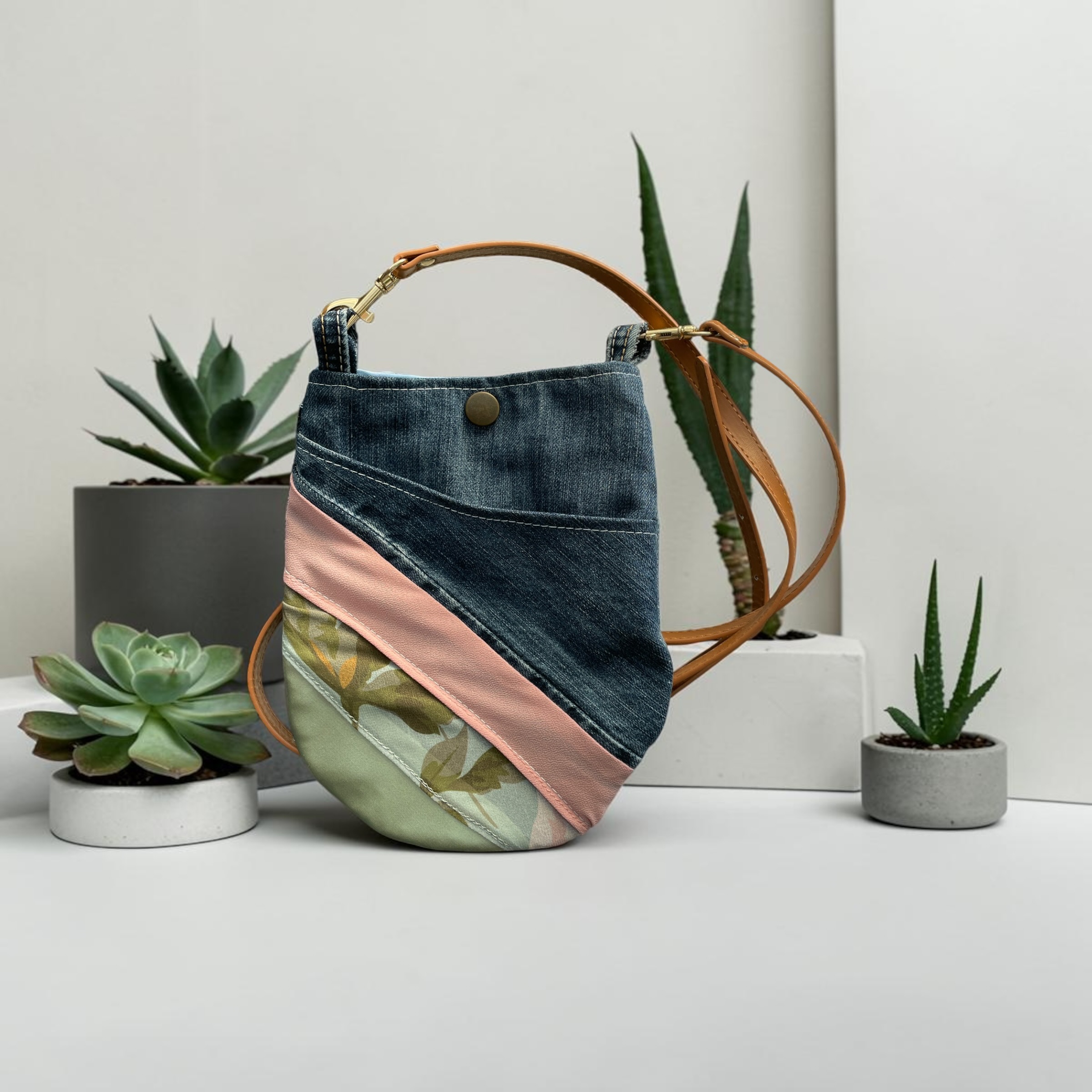 sac pochette bandoulière en jeans upcyclés 23 — visuel 1