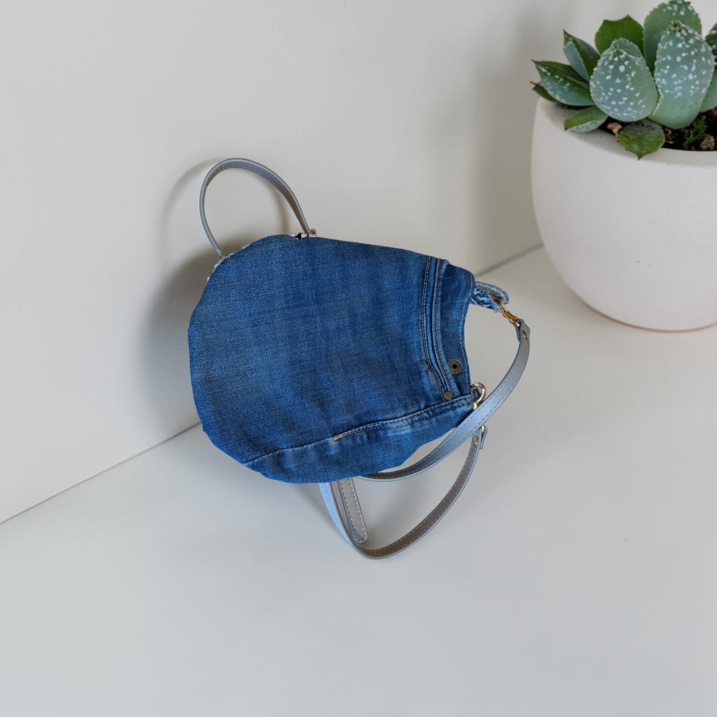 sac pochette bandoulière en jeans upcyclés 6 — visuel 3