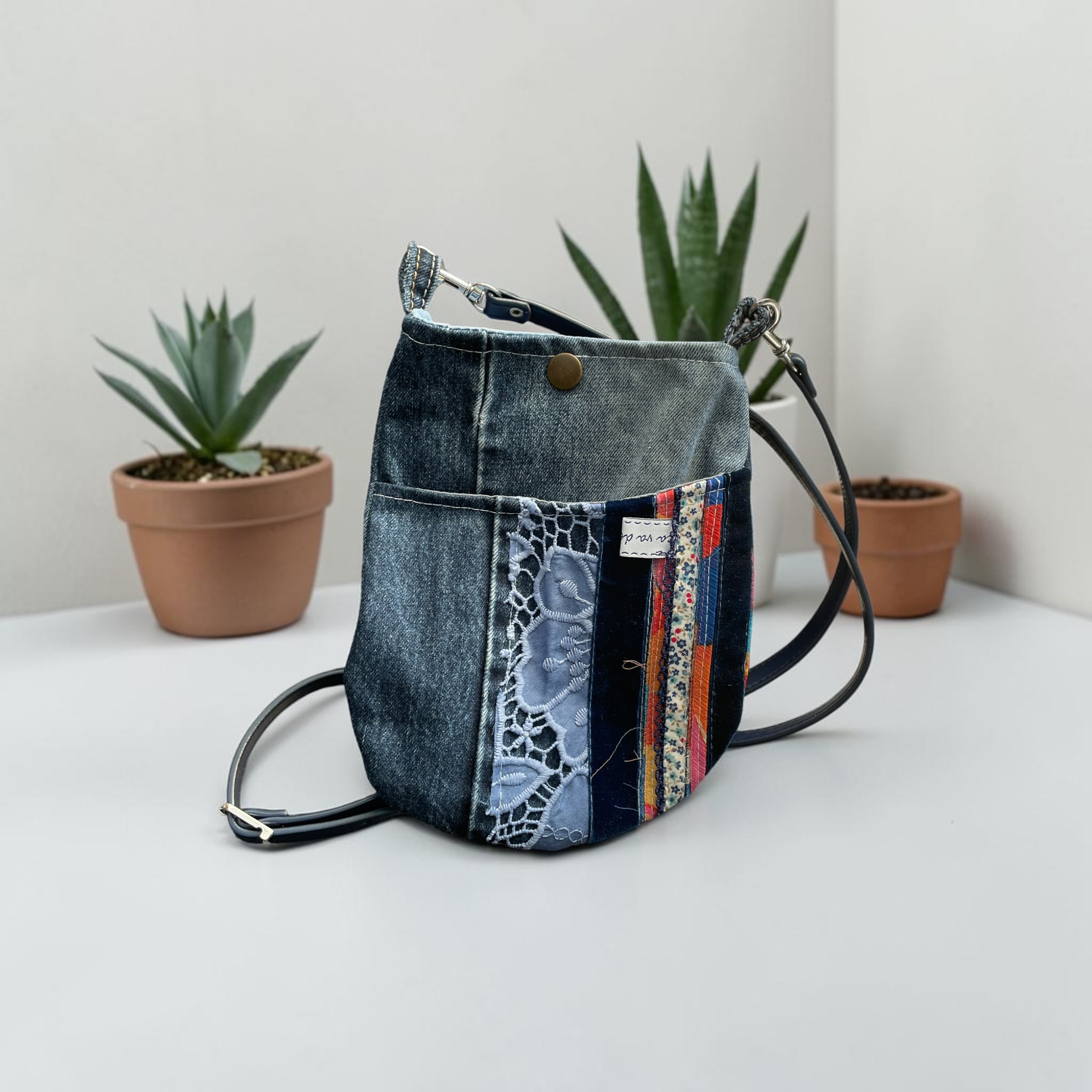 sac pochette bandoulière en jeans upcyclés 22 — visuel 2
