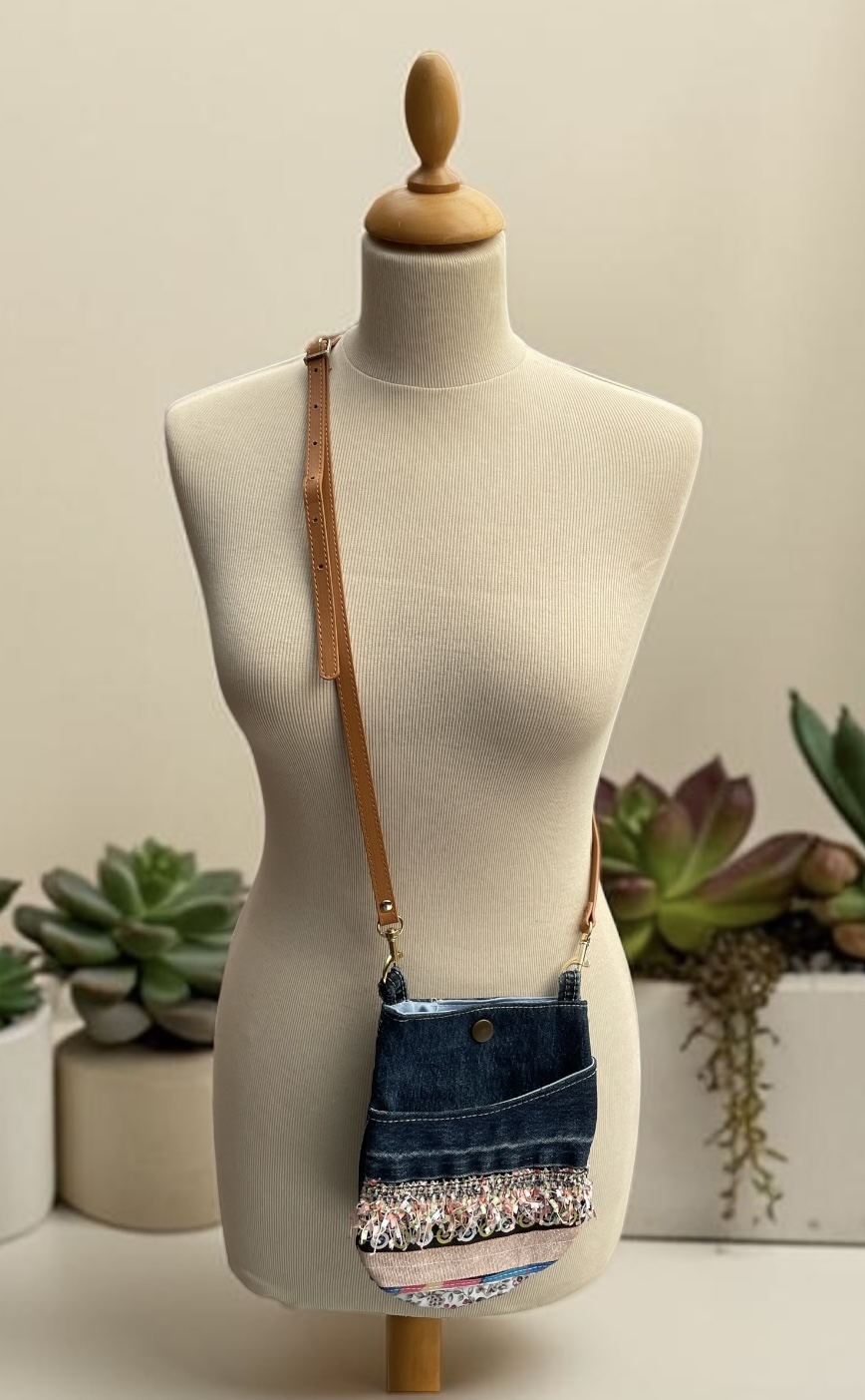 sac pochette bandoulière en jeans upcyclés 26 — visuel 3