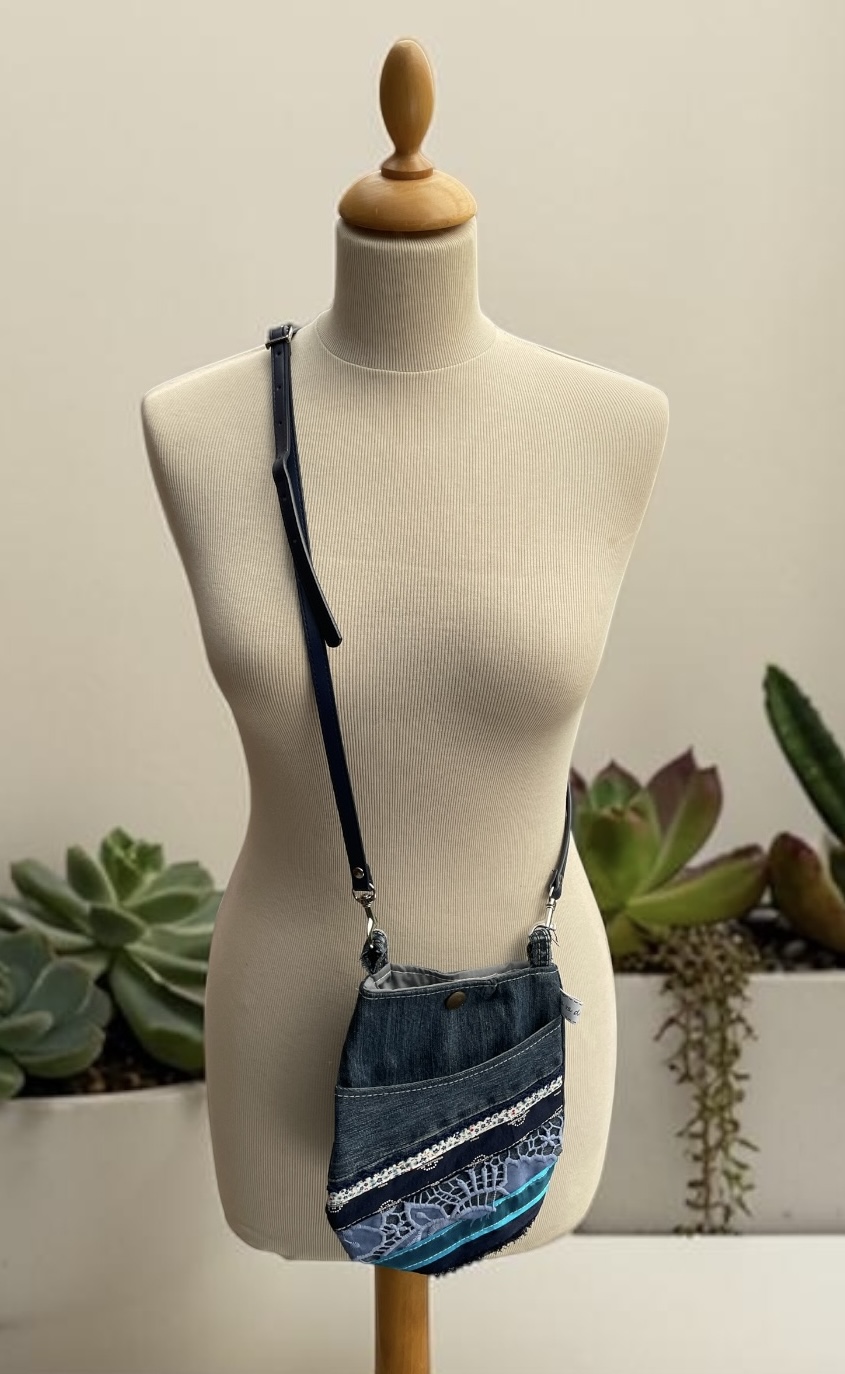 sac pochette bandoulière en jeans upcyclés 24 — visuel 3
