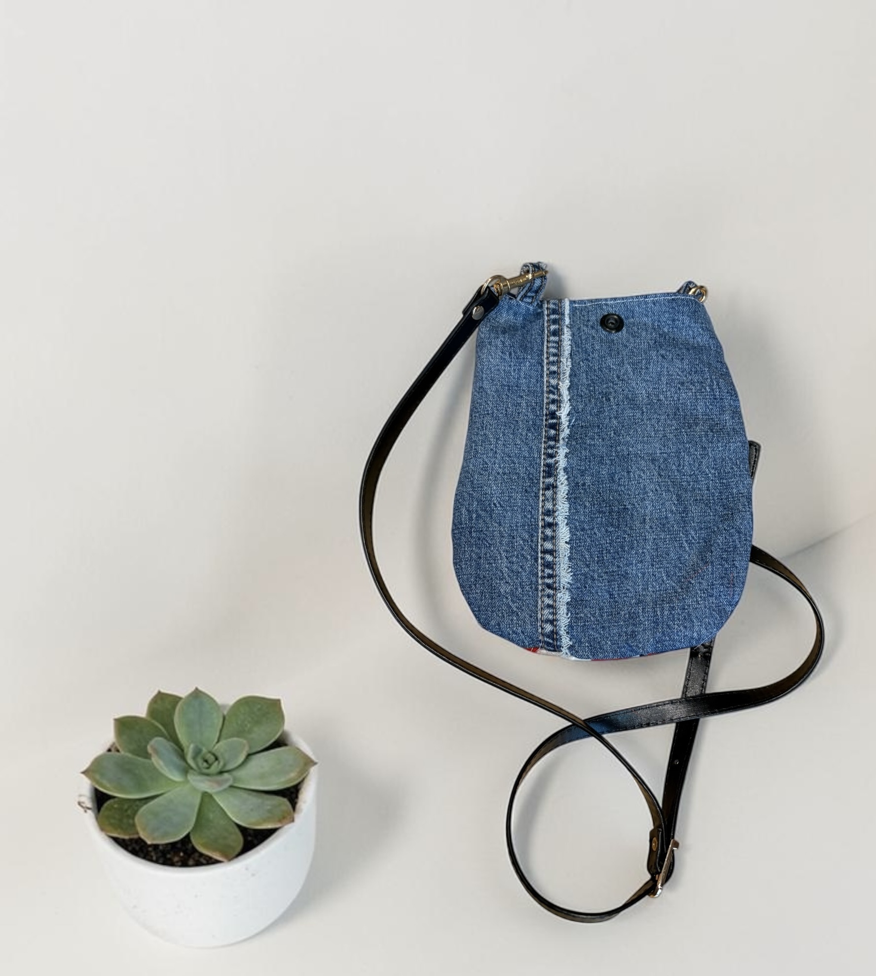 sac pochette bandoulière en jeans upcyclés 7 — visuel 3