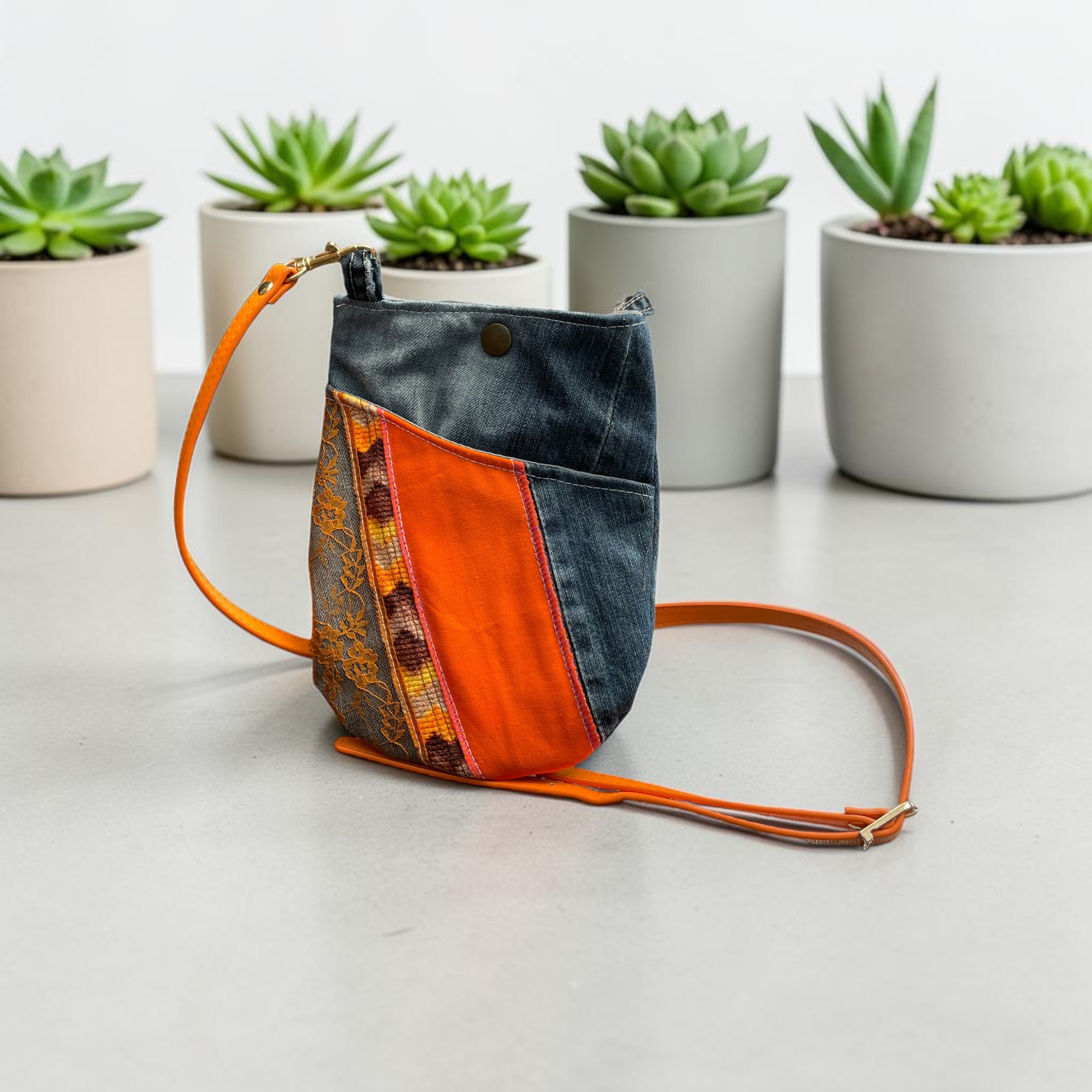 sac pochette bandoulière en jeans upcyclés 19 — visuel 1