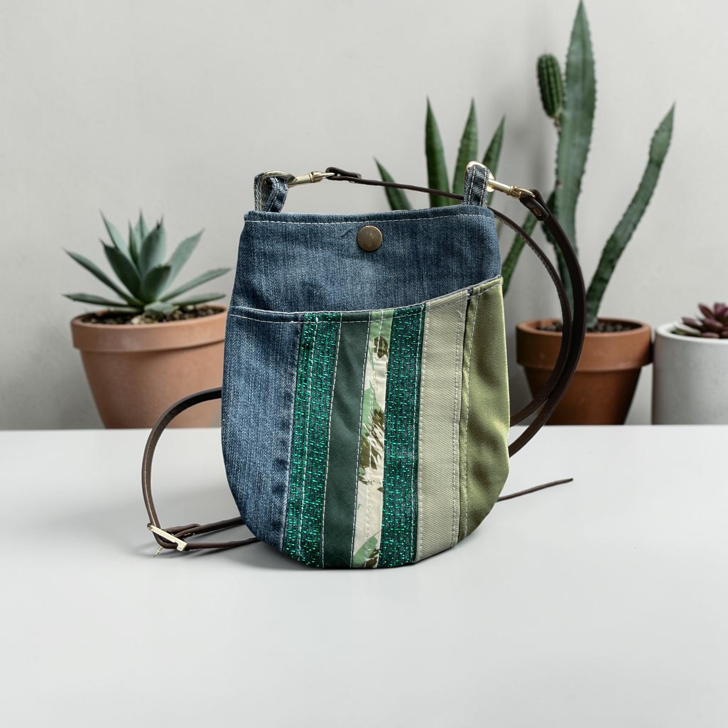 sac pochette bandoulière en jeans upcyclés 25 — visuel 1
