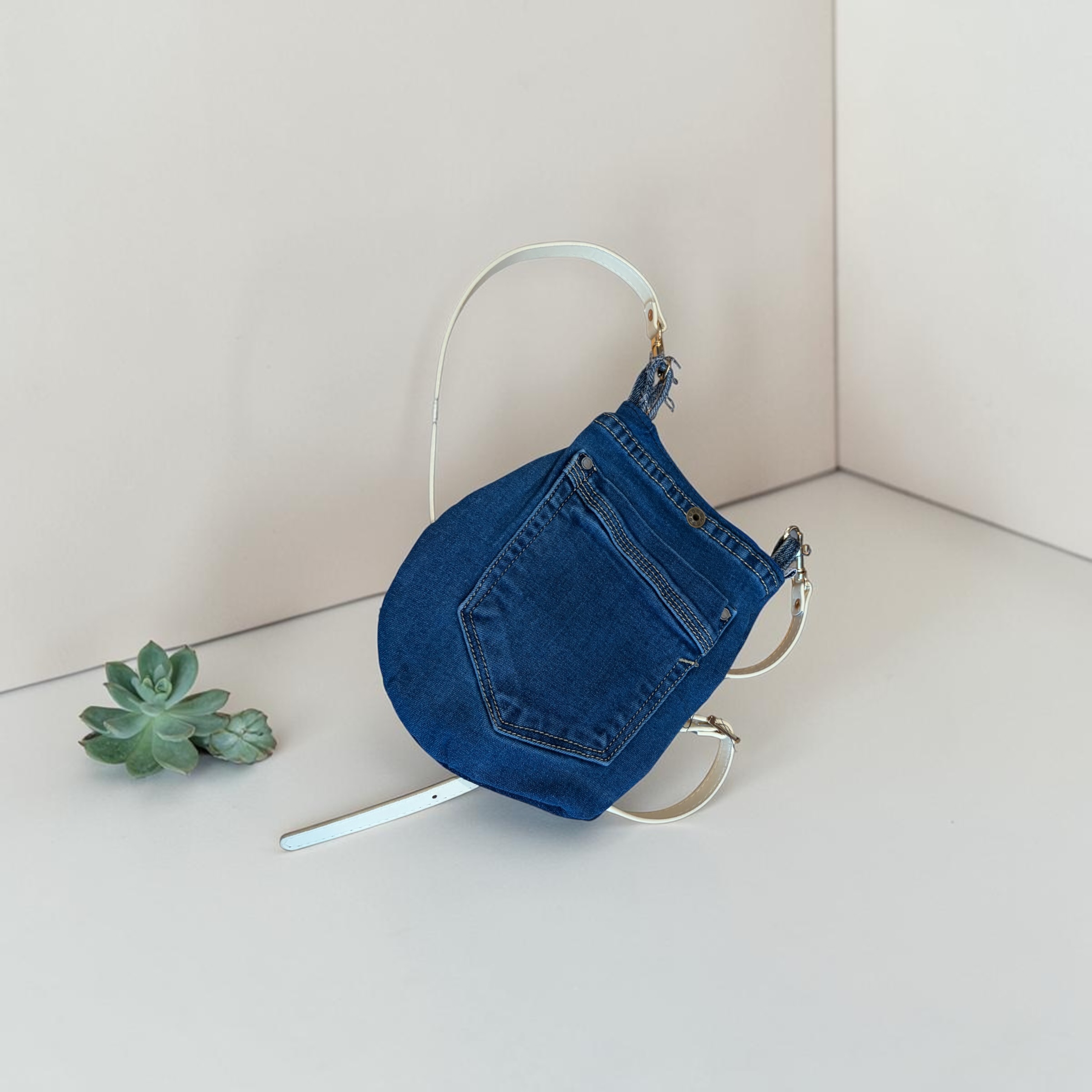 sac pochette bandoulière en jeans upcyclés 12 — visuel 3