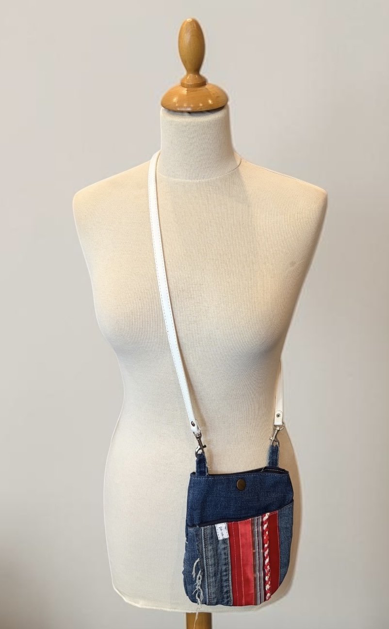 sac pochette bandoulière en jeans upcyclés 8 — visuel 2