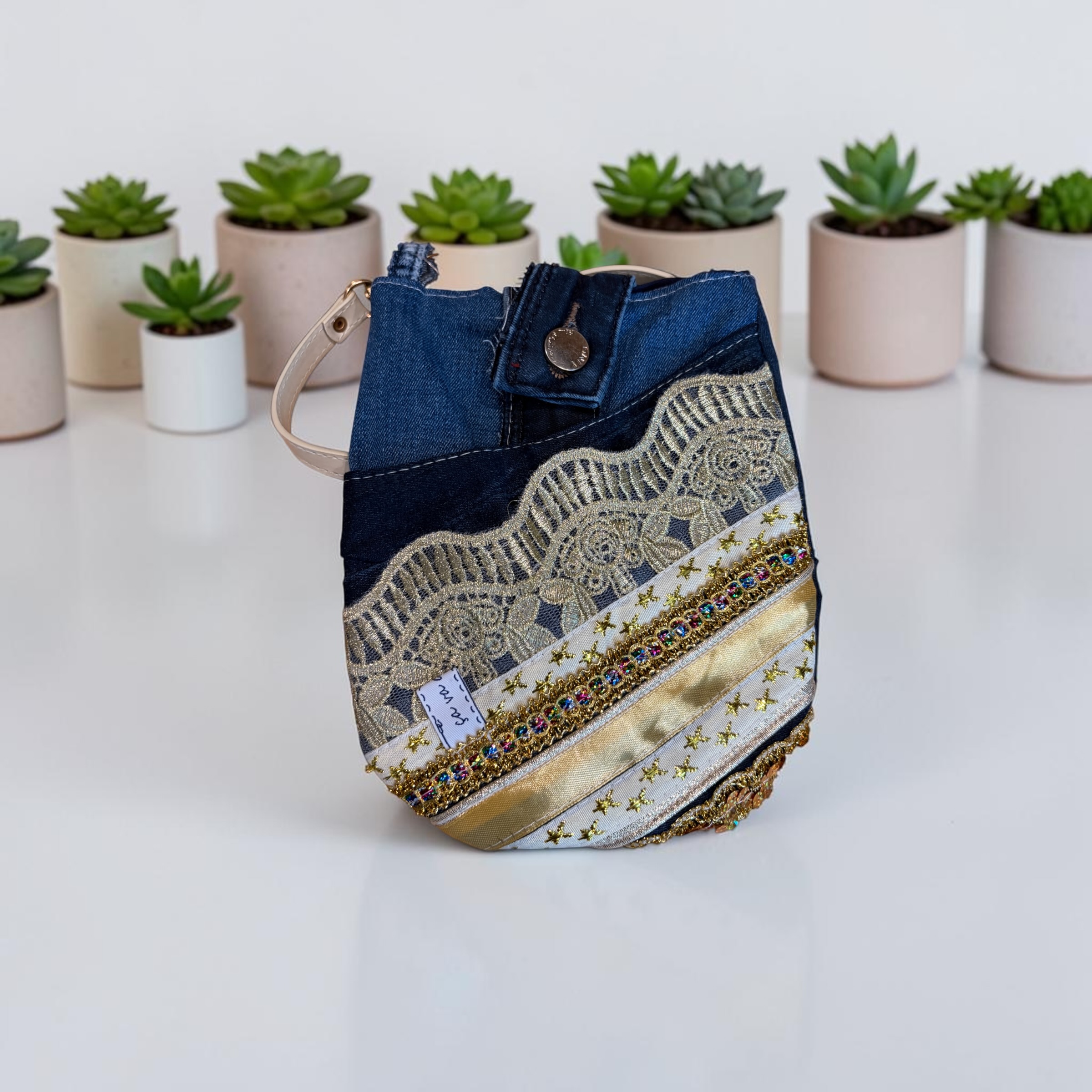 sac pochette bandoulière en jeans upcyclés 14 — visuel 1