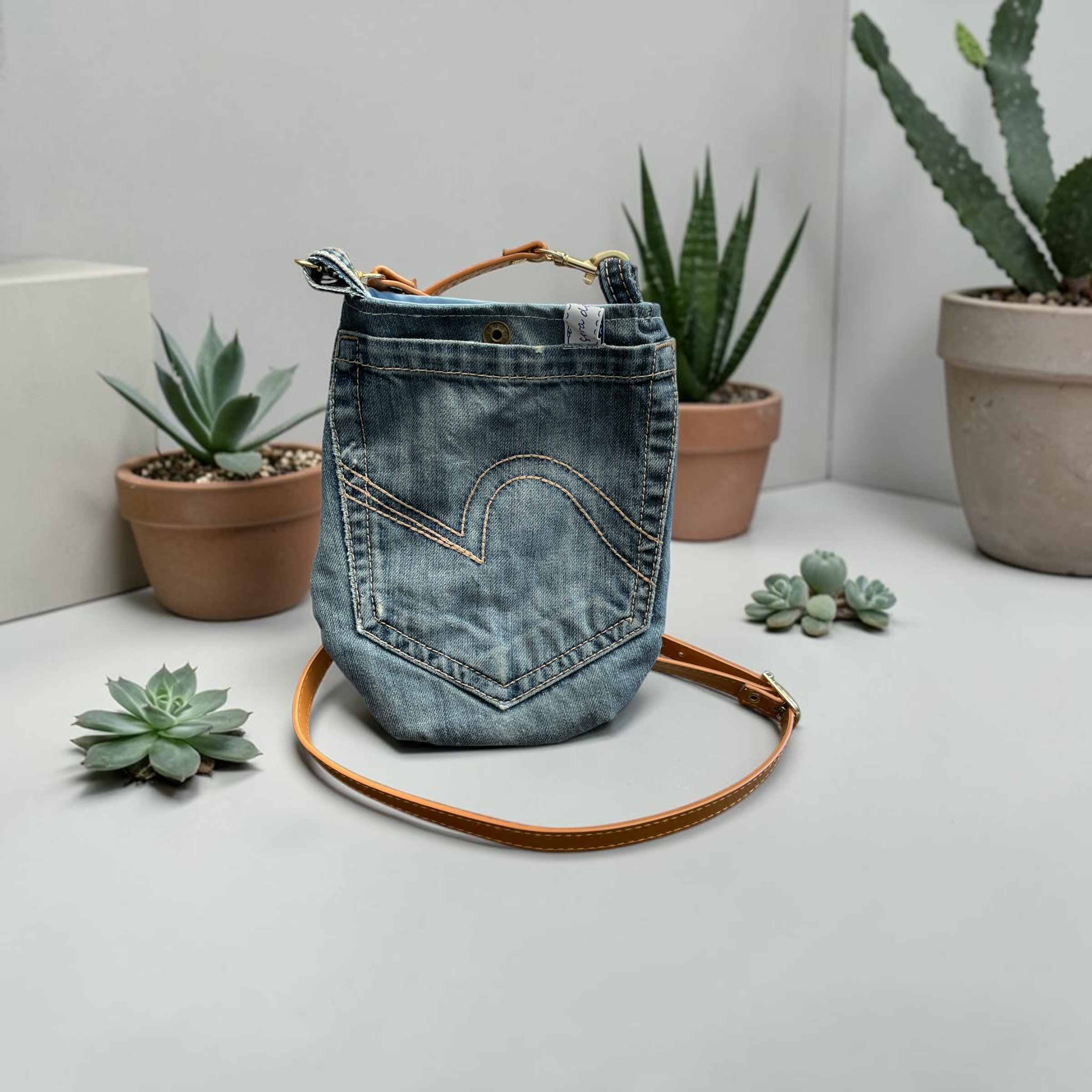 sac pochette bandoulière en jeans upcyclés 23 — visuel 2
