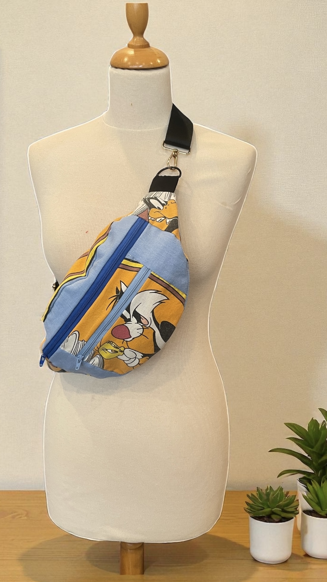 sac banane Titi & Grosminet — visuel 1