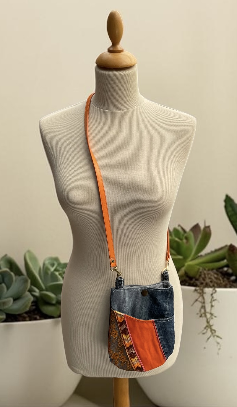 sac pochette bandoulière en jeans upcyclés 19 — visuel 3
