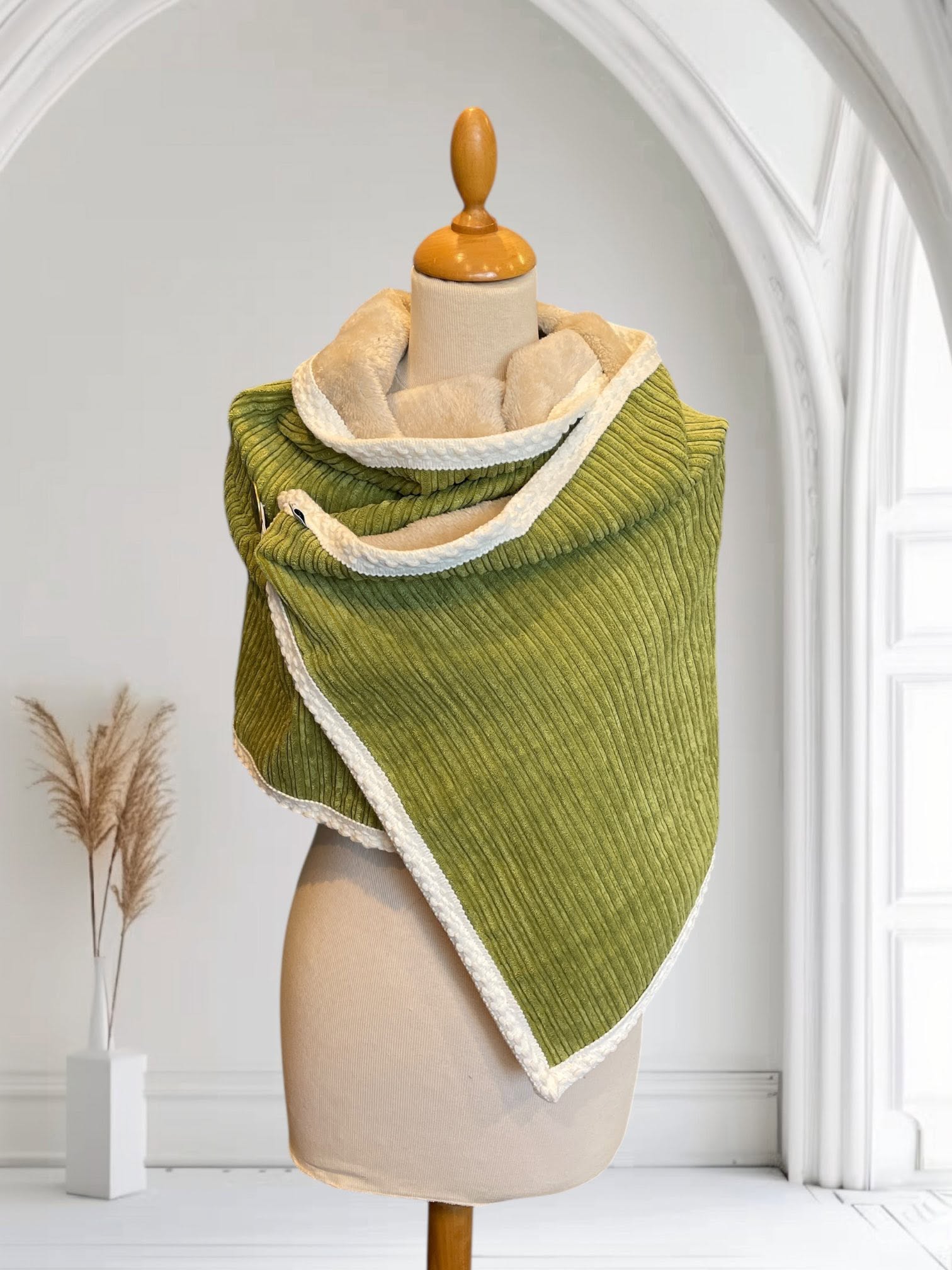 écharpe, châle oversize en velours côtelé vert — visuel 1