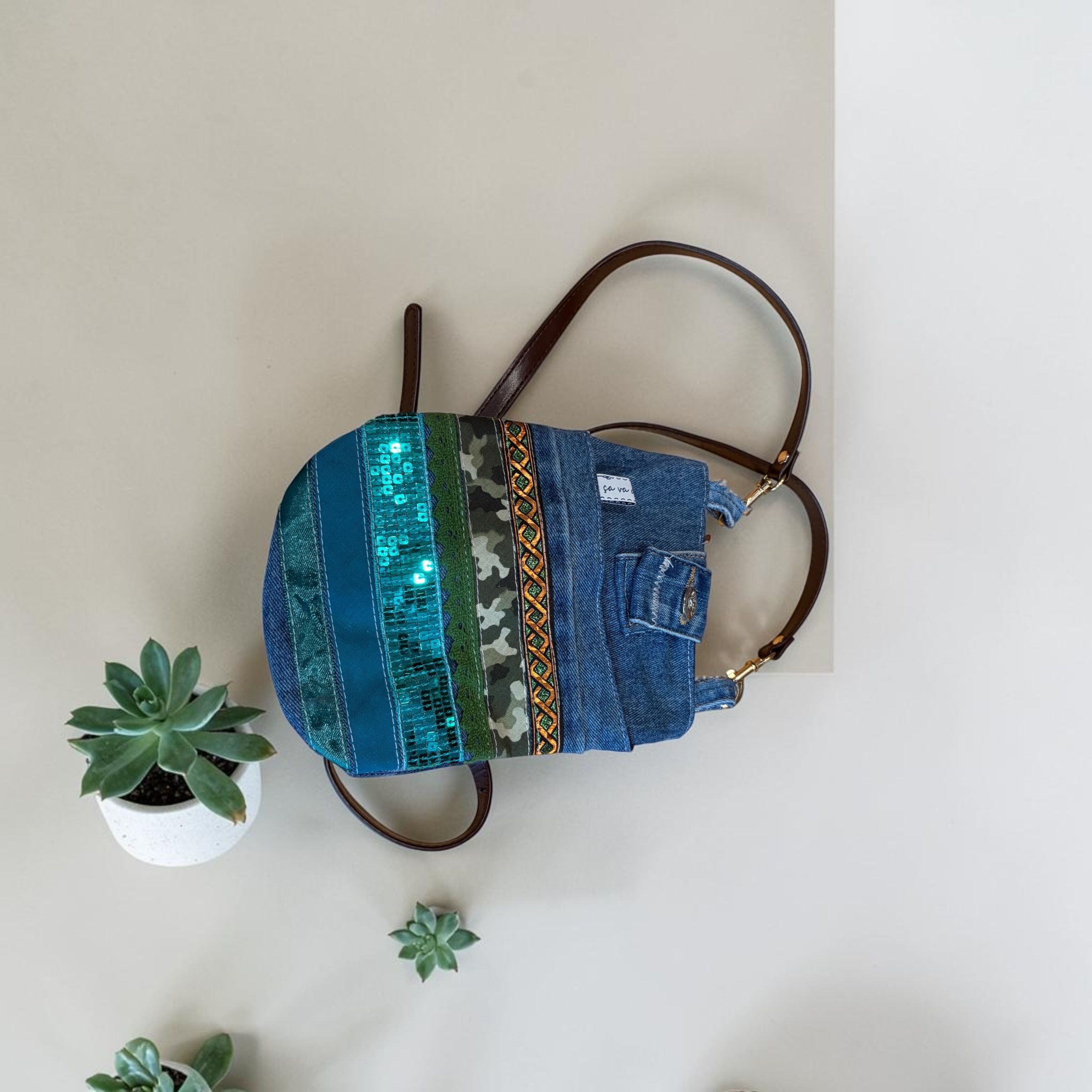 sac pochette bandoulière en jeans upcyclés 2 — visuel 1