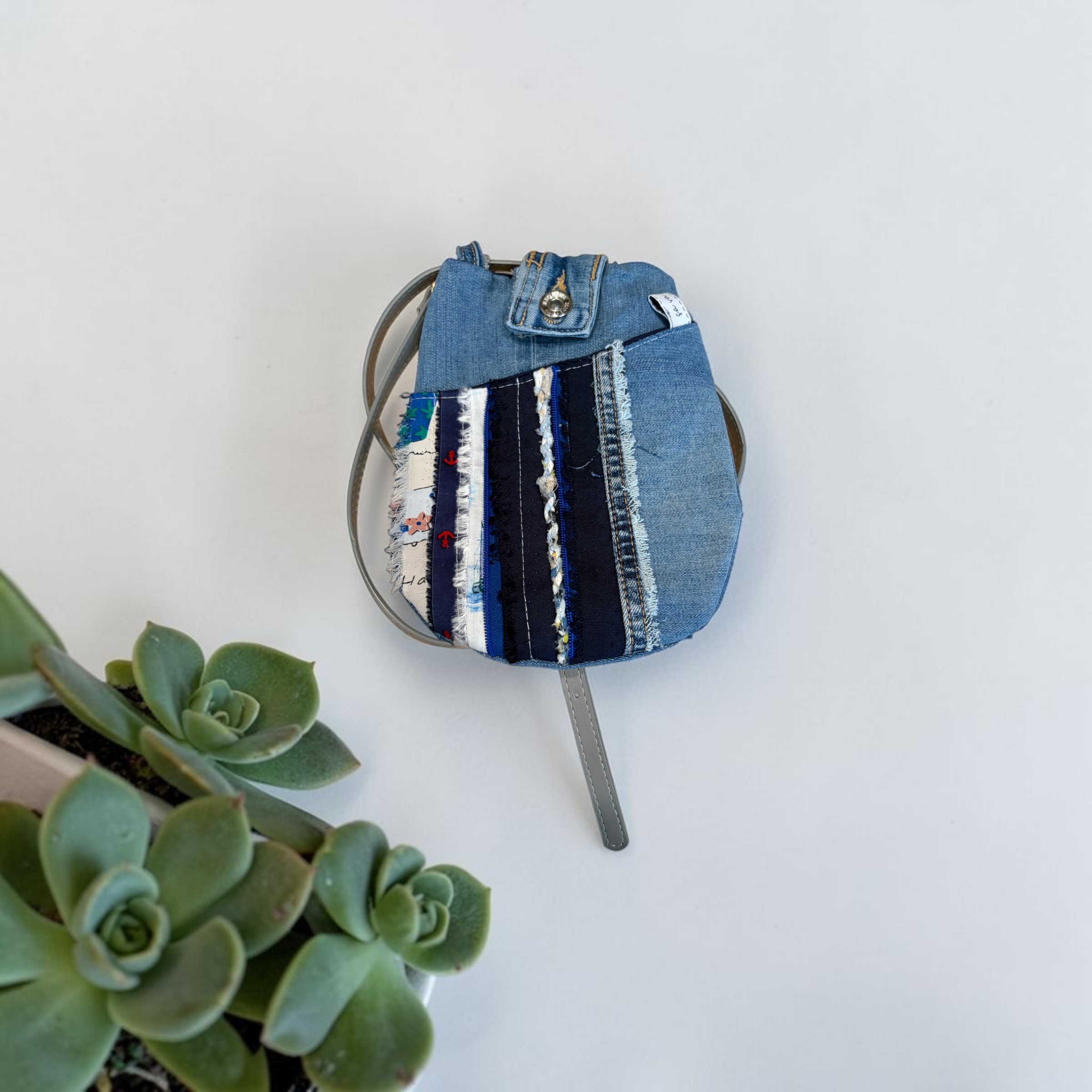 sac pochette bandoulière en jeans upcyclés 13 — visuel 1