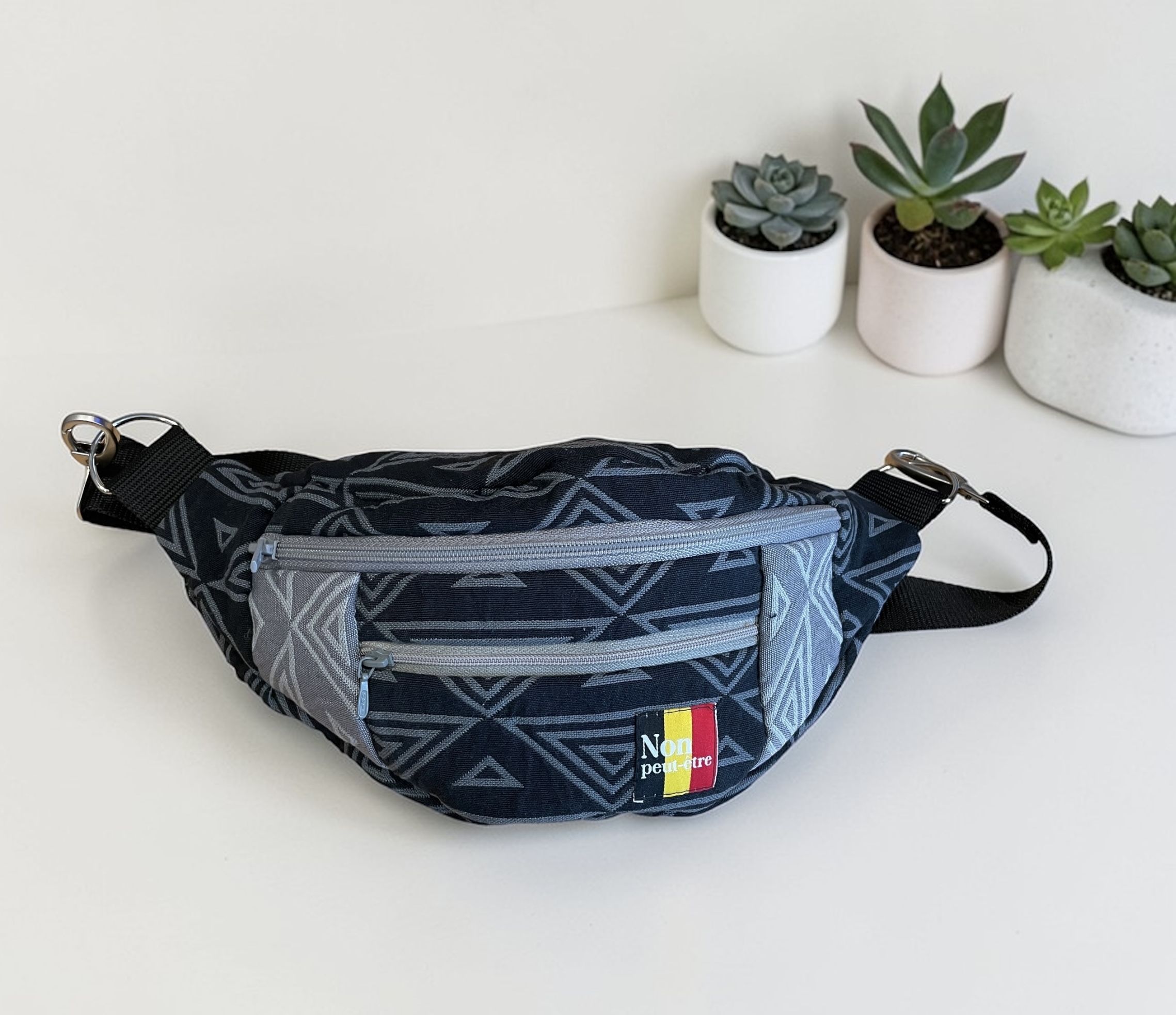 sac banane noir et gris "Non peut-être" — visuel 2