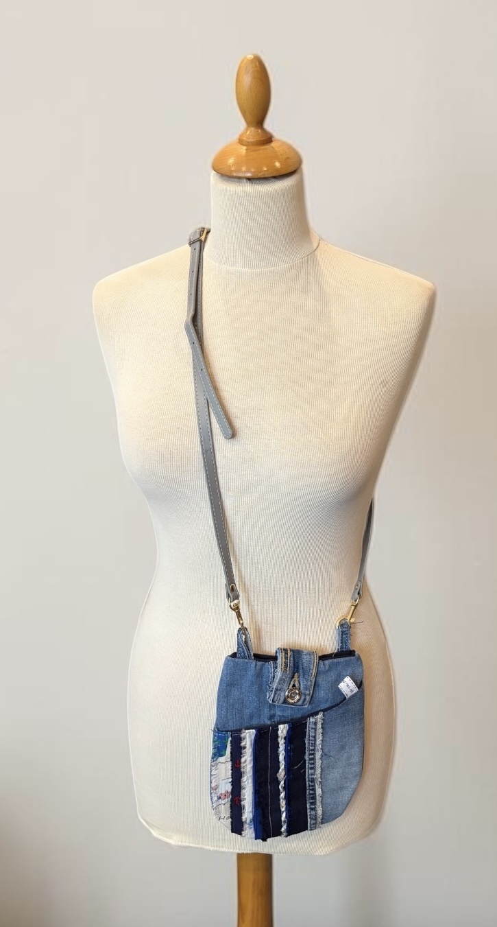 sac pochette bandoulière en jeans upcyclés 13 — visuel 2