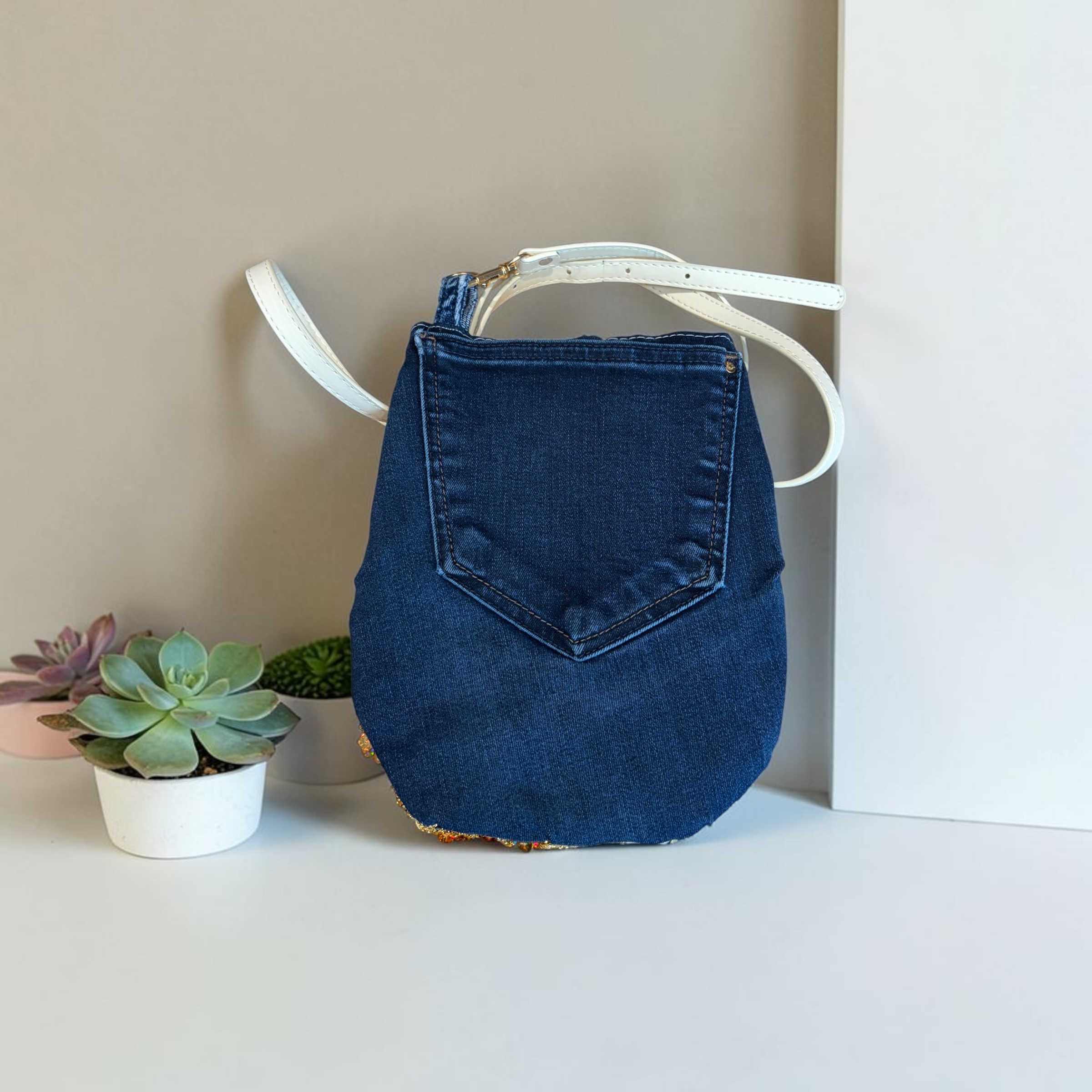 sac pochette bandoulière en jeans upcyclés 14 — visuel 3
