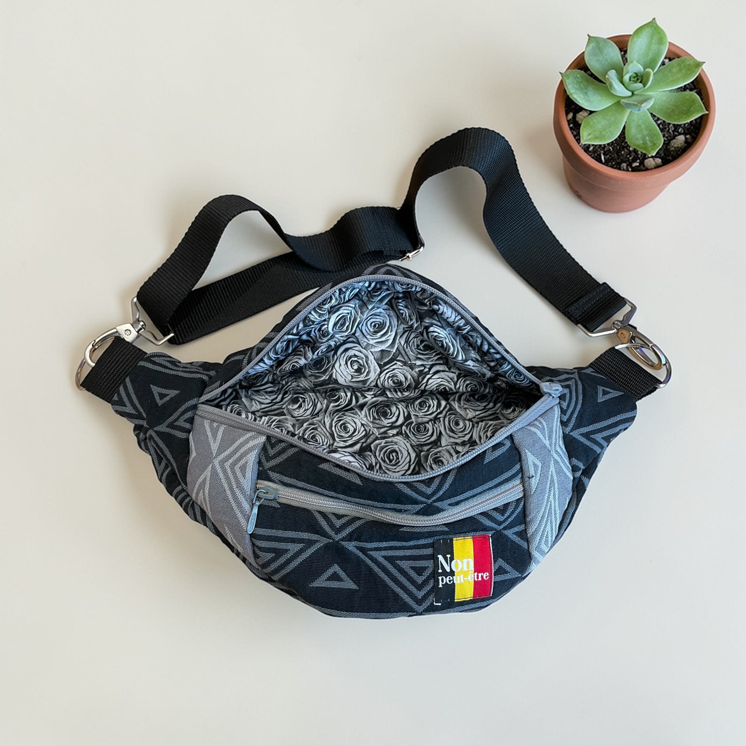 sac banane noir et gris "Non peut-être" — visuel 4