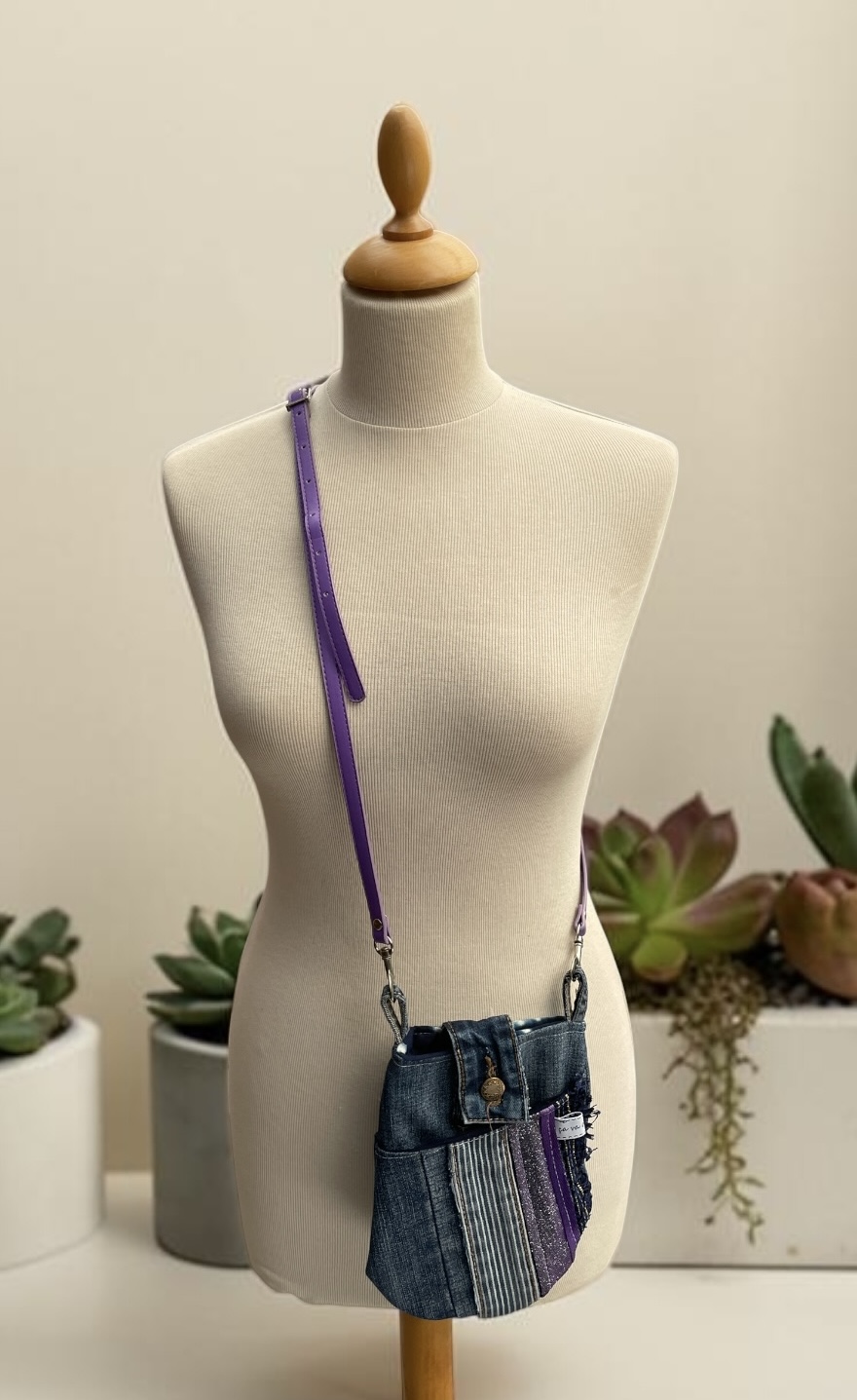 sac pochette bandoulière en jeans upcyclés 27 — visuel 3