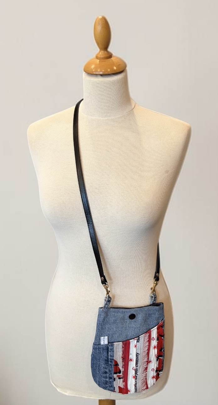 sac pochette bandoulière en jeans upcyclés 7 — visuel 2