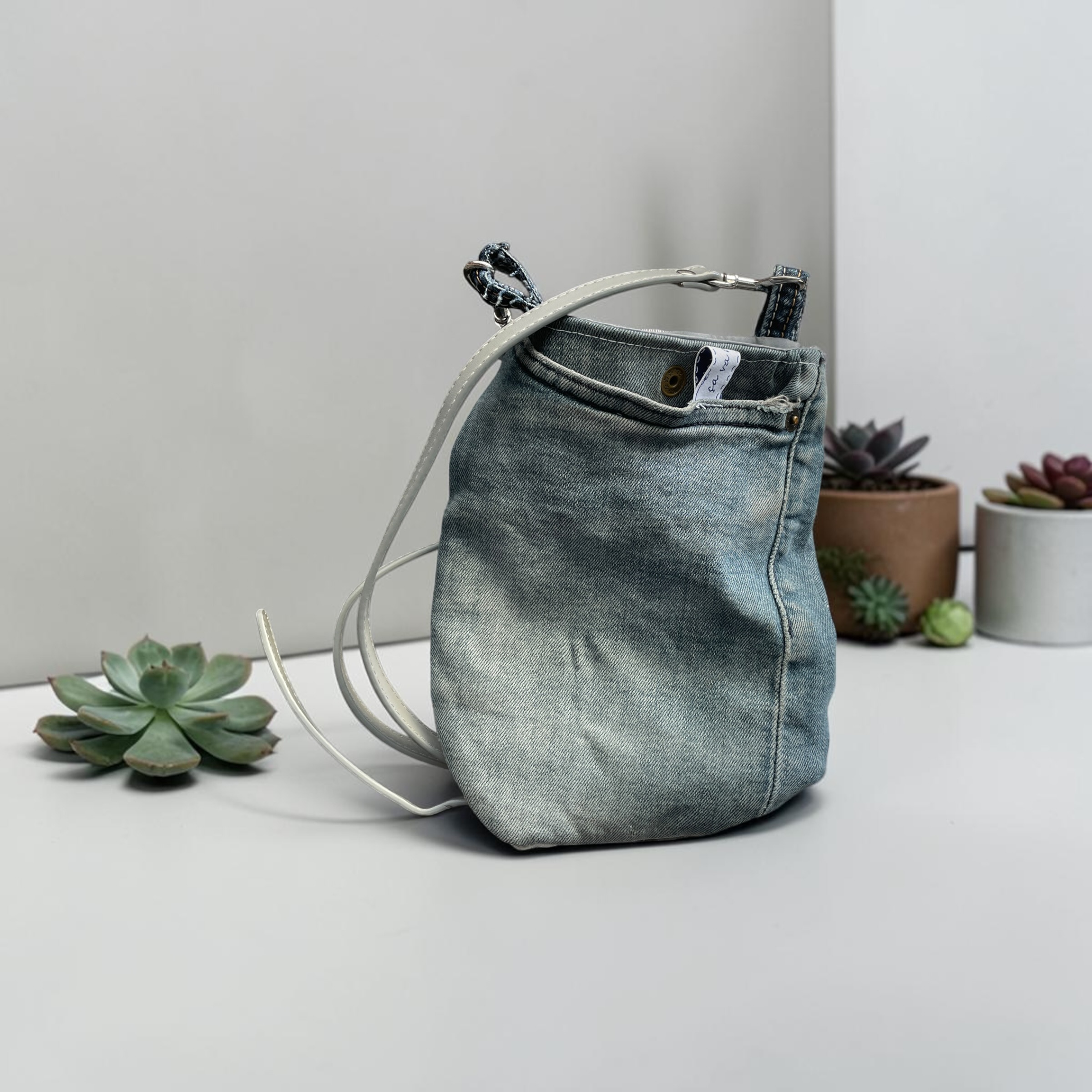 sac pochette bandoulière en jeans upcyclés 20 — visuel 2