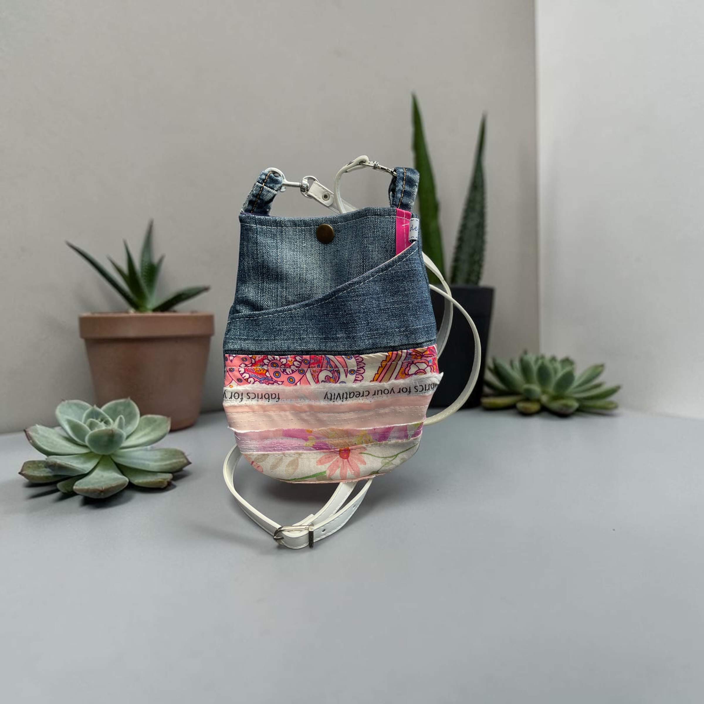 sac pochette bandoulière en jeans upcyclés 28 — visuel 1