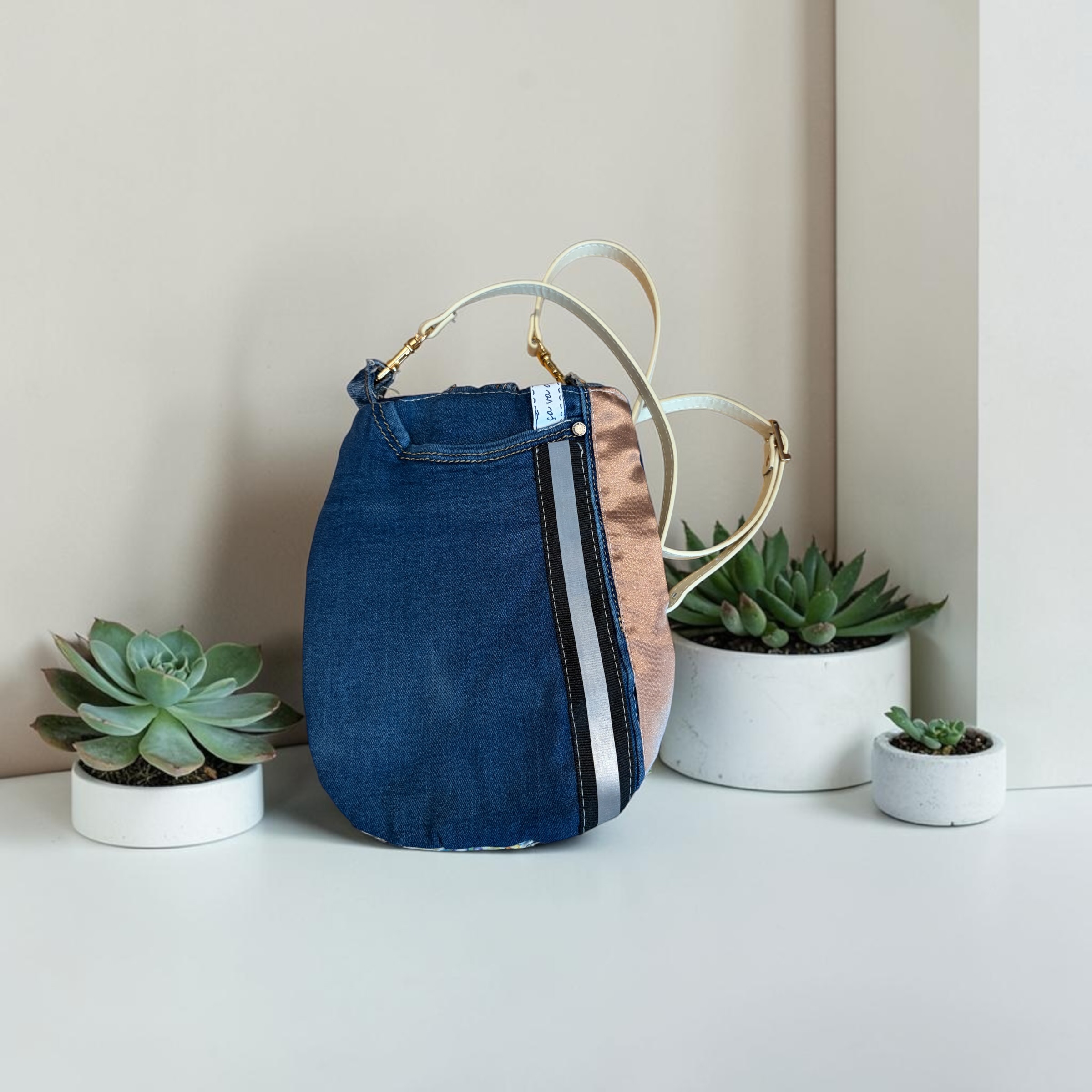 sac pochette bandoulière en jeans upcyclés 10 — visuel 3