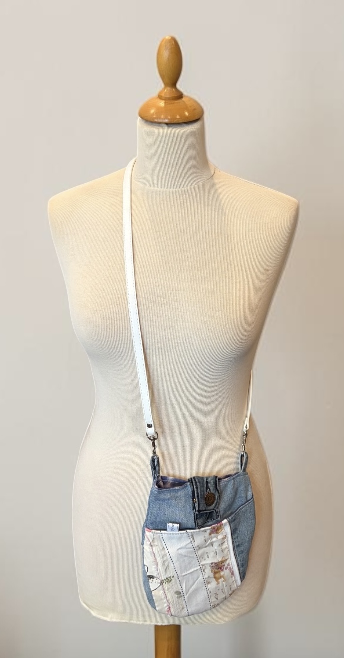 sac pochette bandoulière en jeans upcyclés 16 — visuel 2