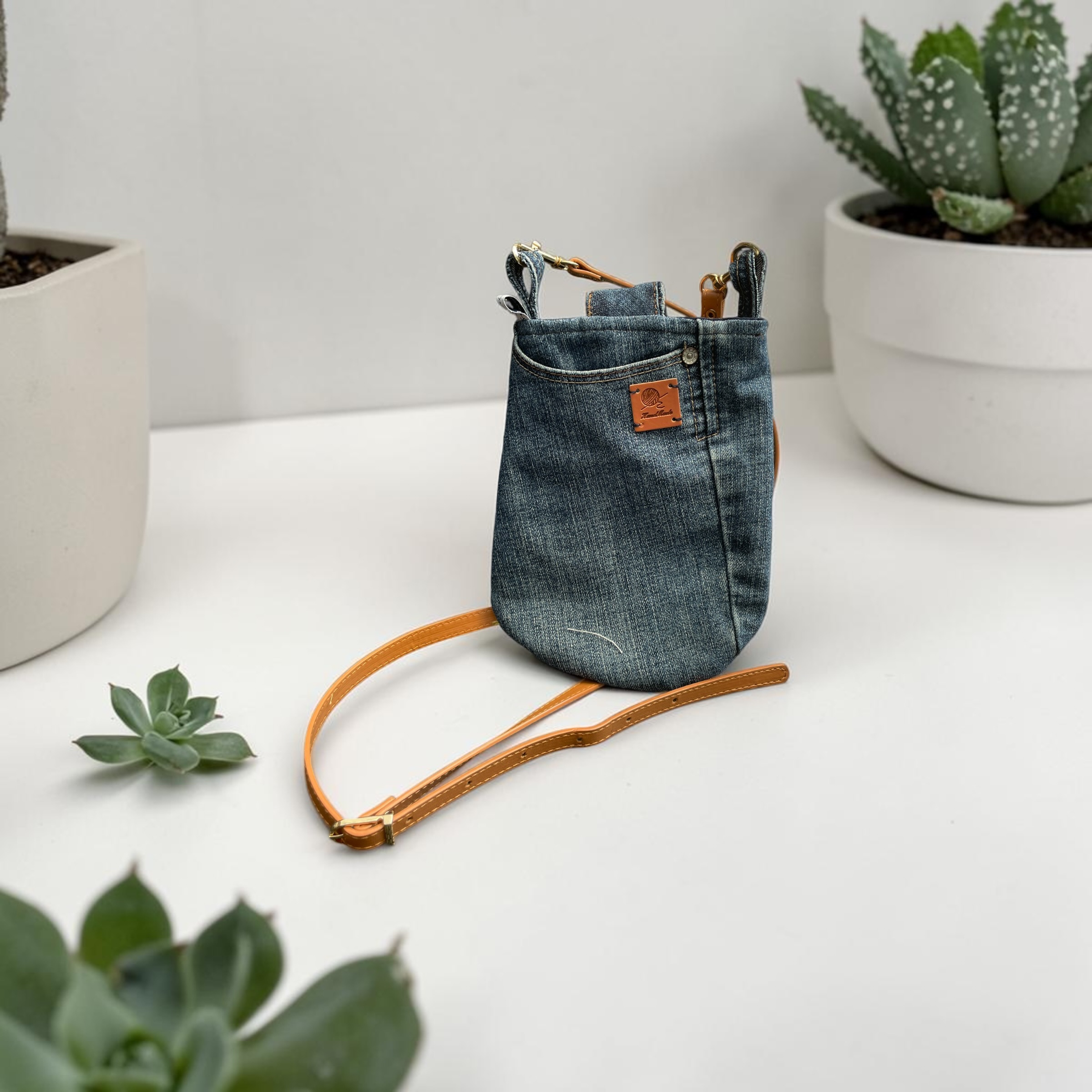 sac pochette bandoulière en jeans upcyclés 18 — visuel 2