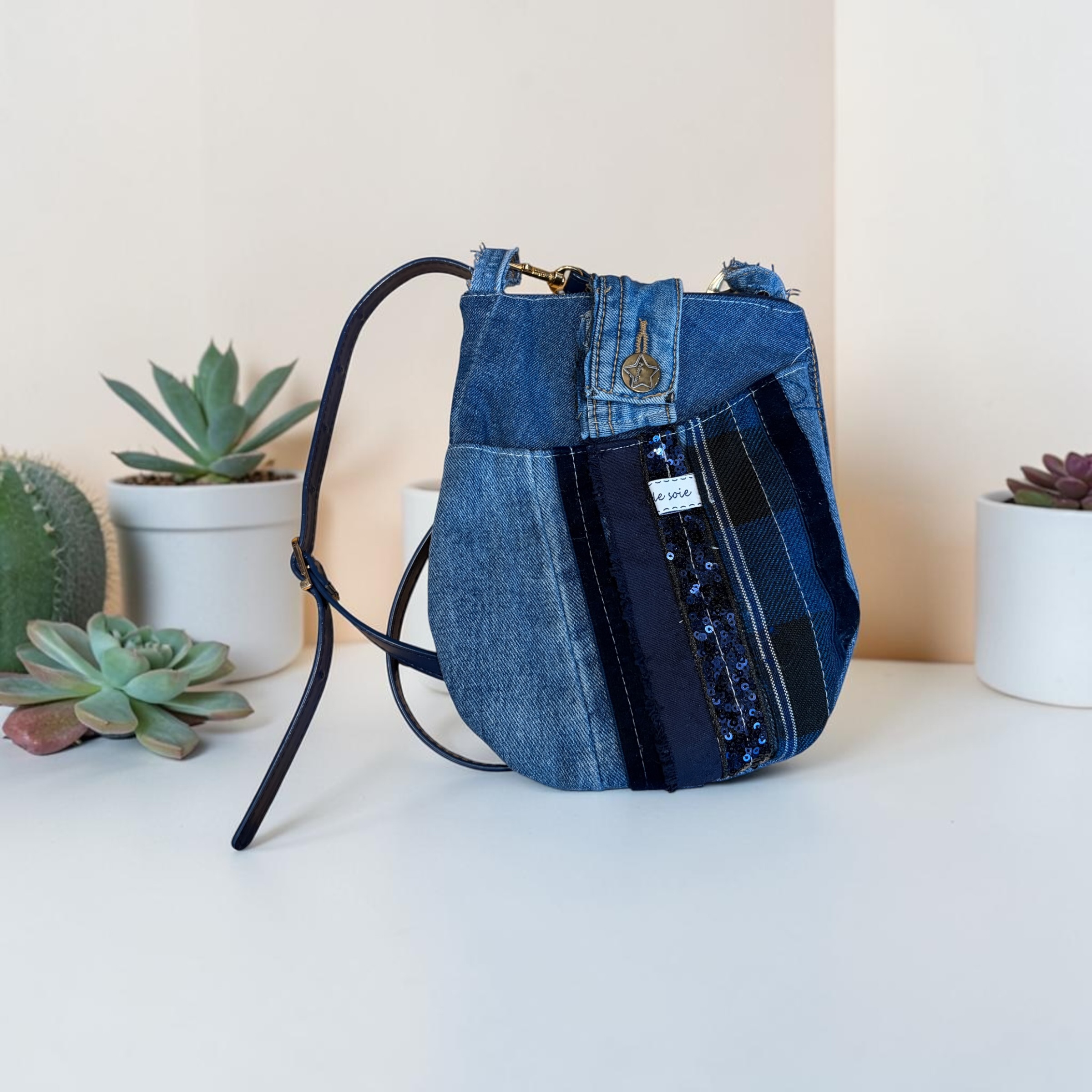 sac pochette bandoulière en jeans upcyclés 1 — visuel 1