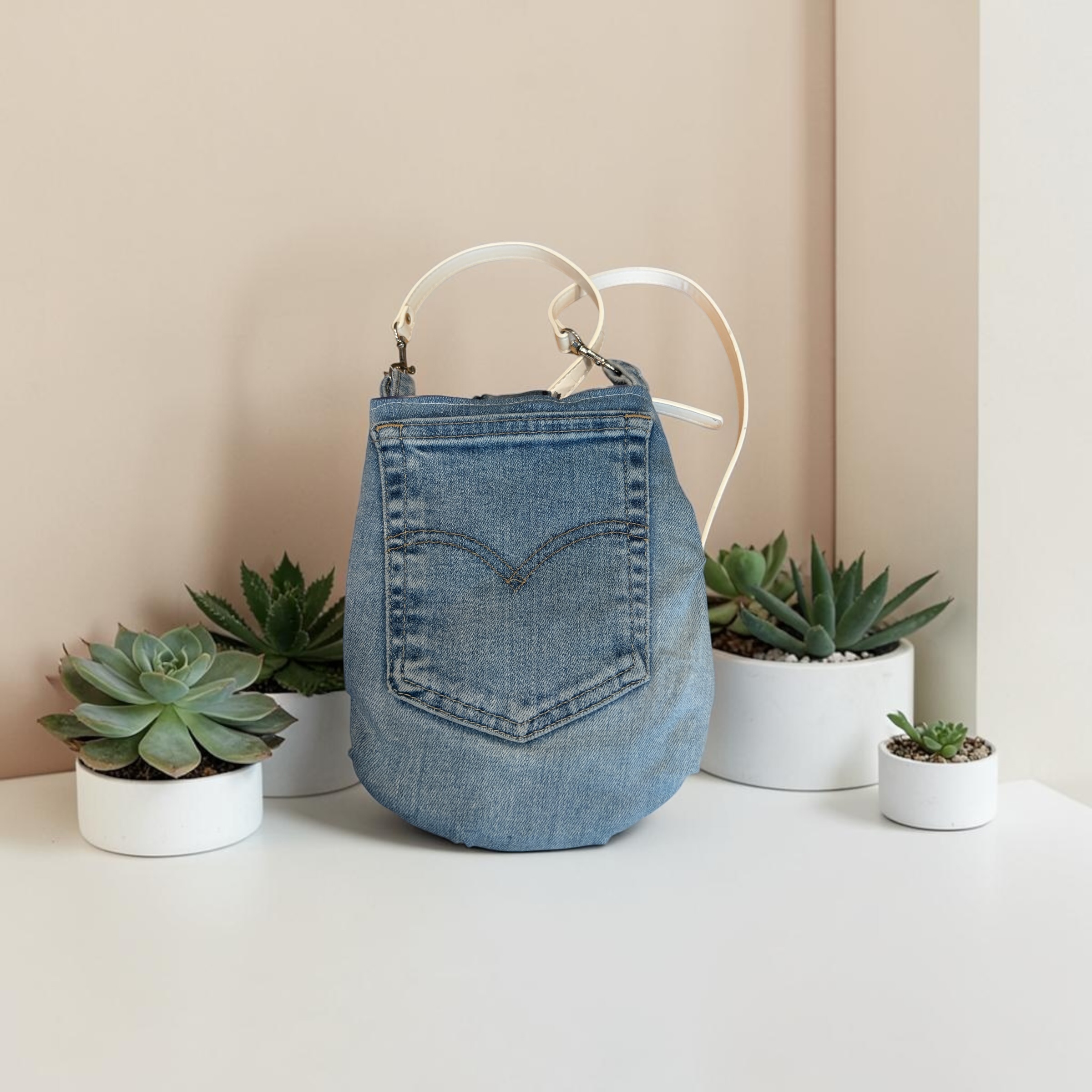 sac pochette bandoulière en jeans upcyclés 16 — visuel 3