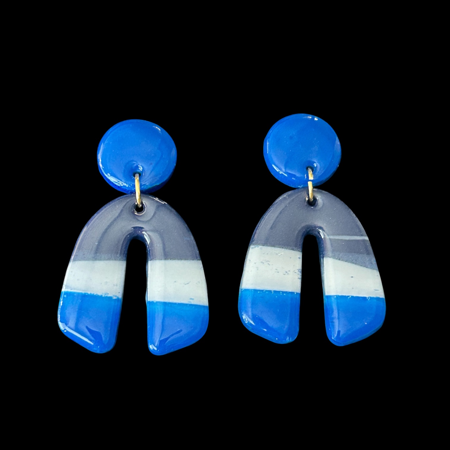 Boucles d’oreilles graphiques bleu marine, blanc et bleu électrique — visuel 1