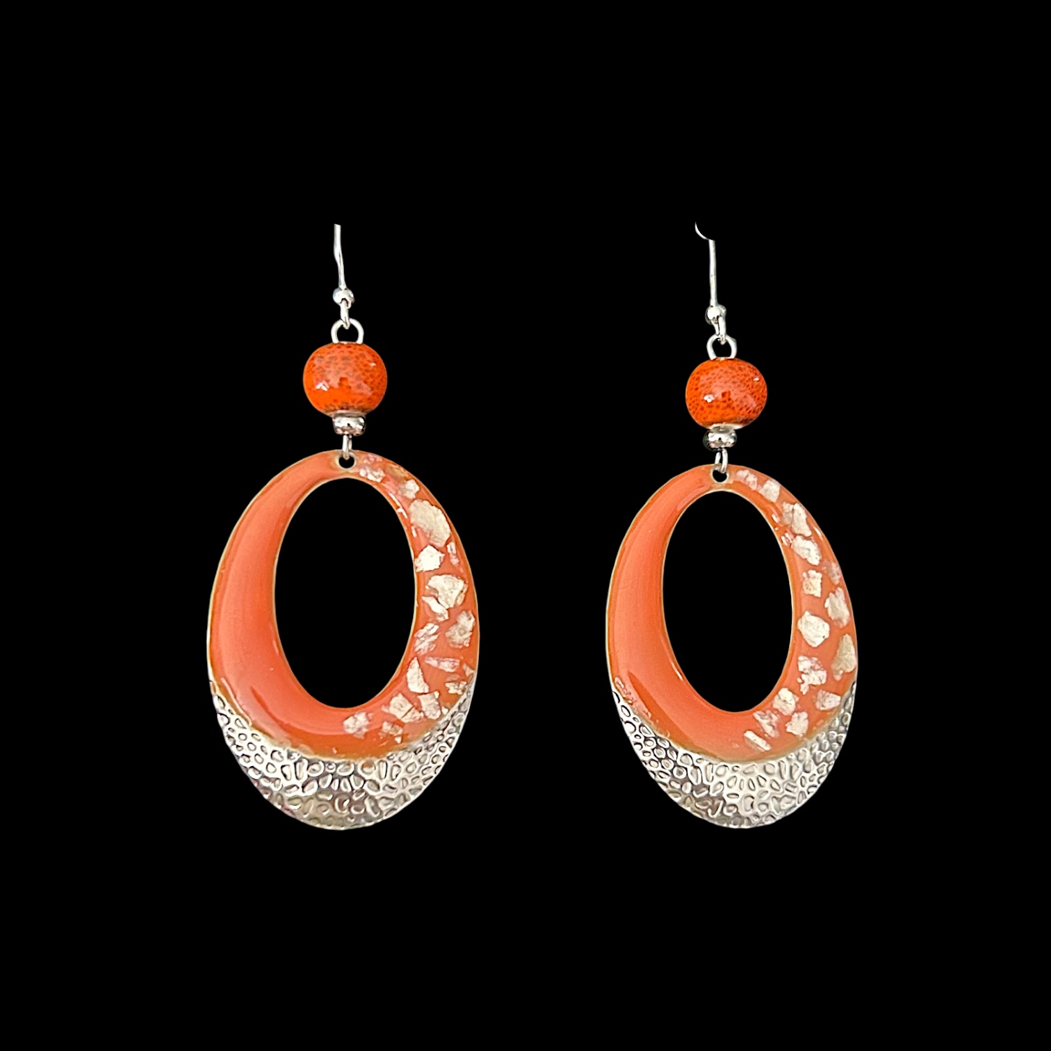 Boucles d’oreilles orange en acier inoxydable et perle en porcelaine — visuel 1