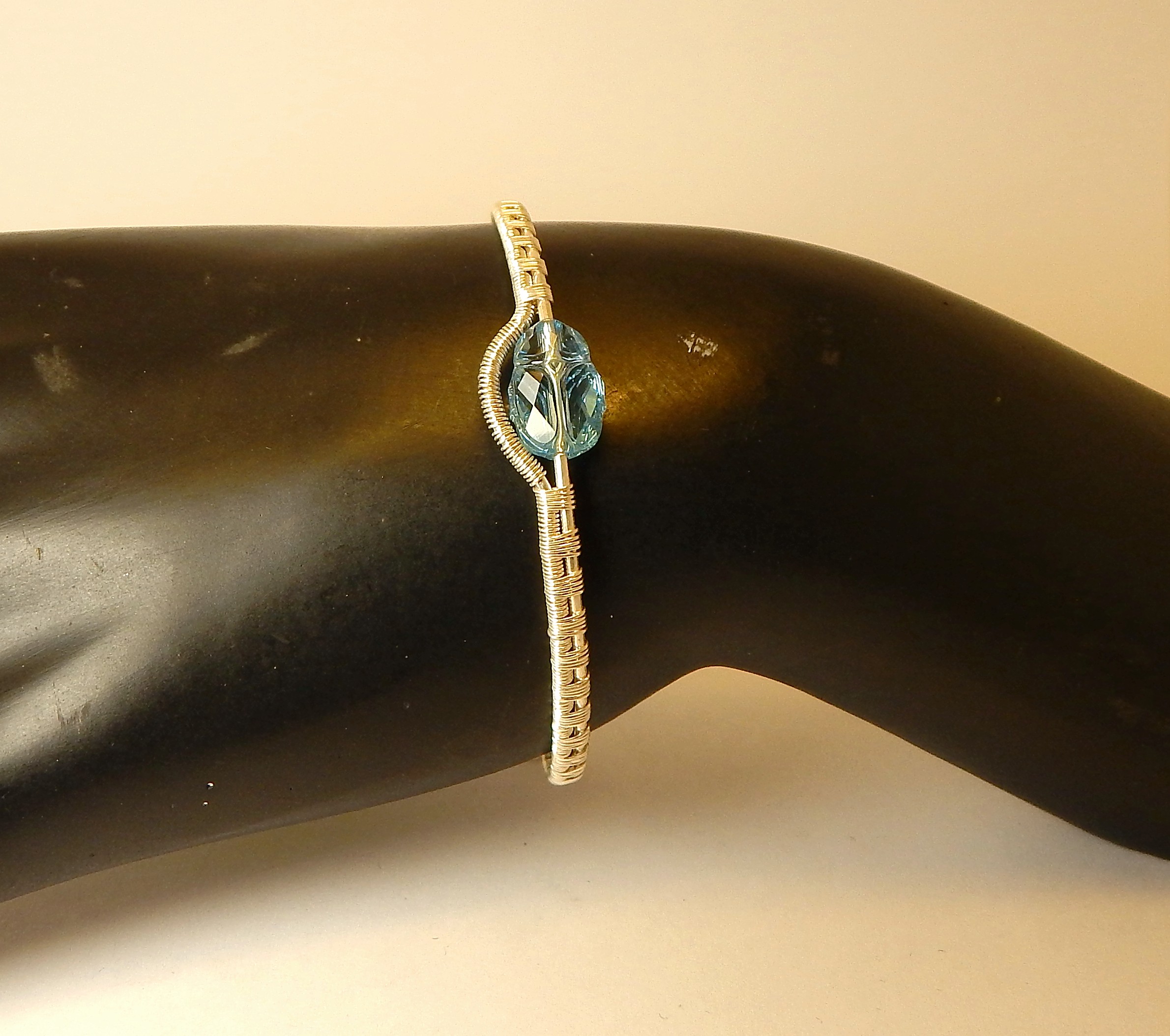 Bracelet tissé en argent 925 avec un scarabée en cristal — visuel 2