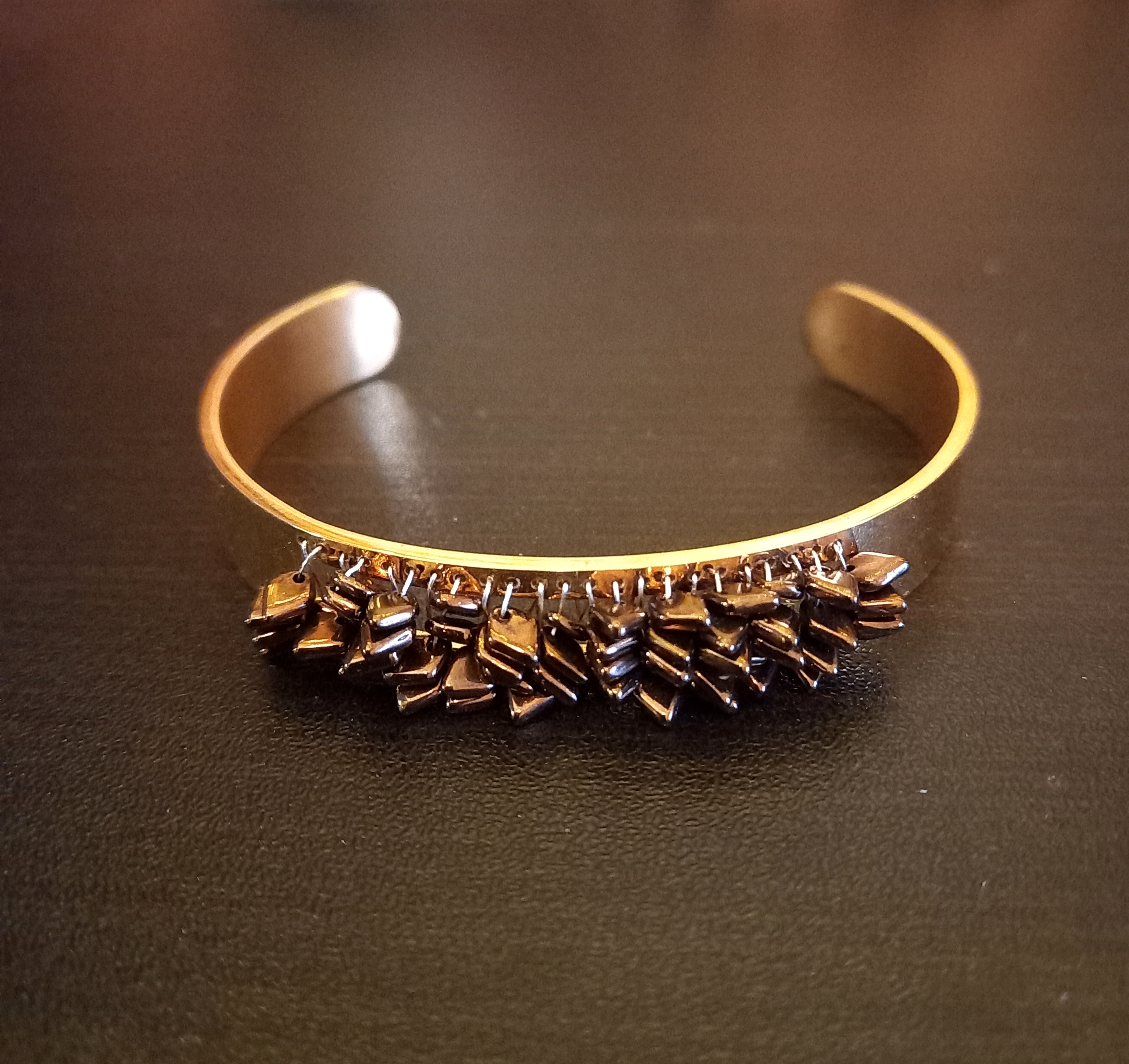 Bracelet perlé en acier doré — visuel 4
