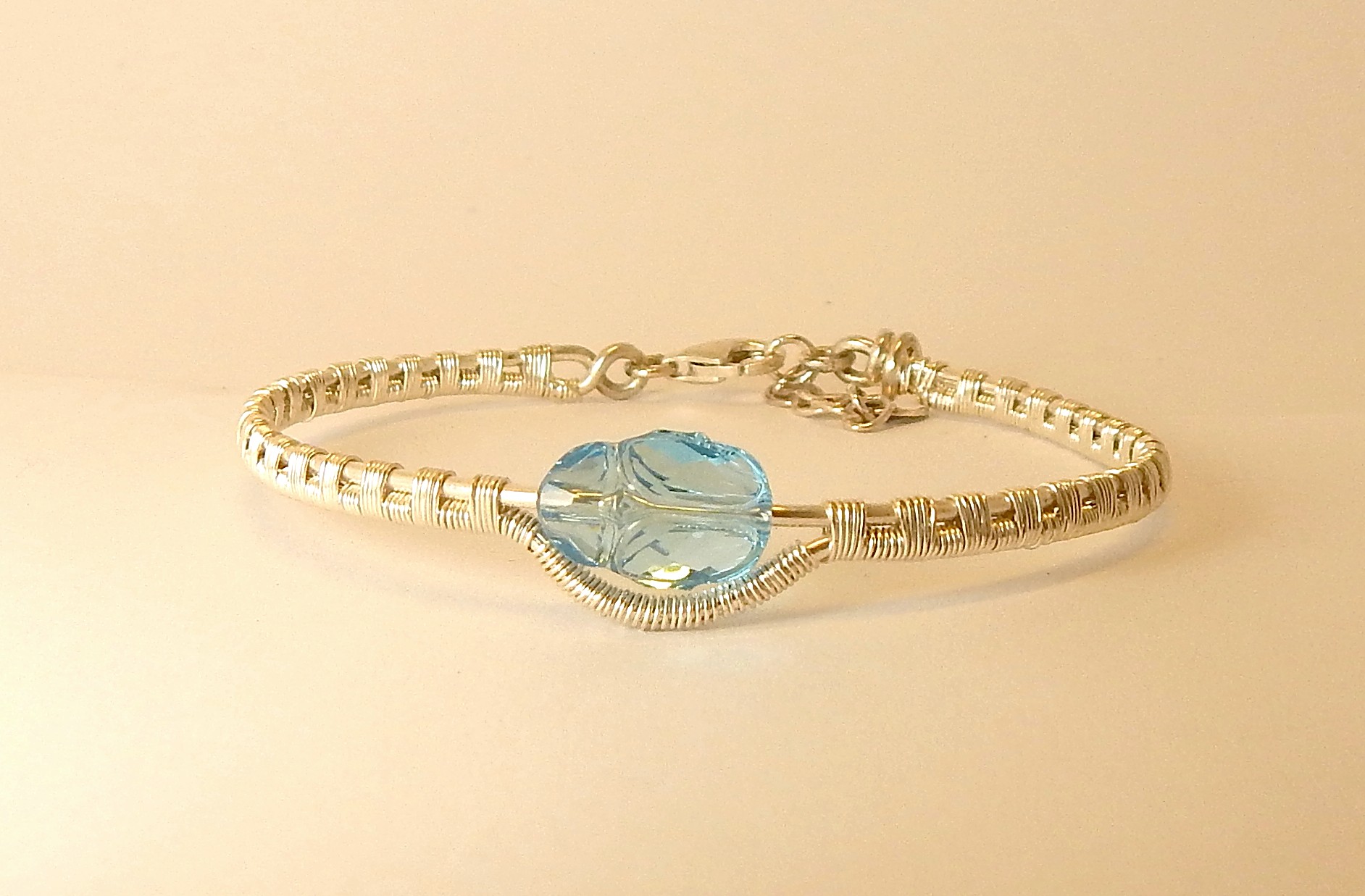 Bracelet tissé en argent 925 avec un scarabée en cristal — visuel 3