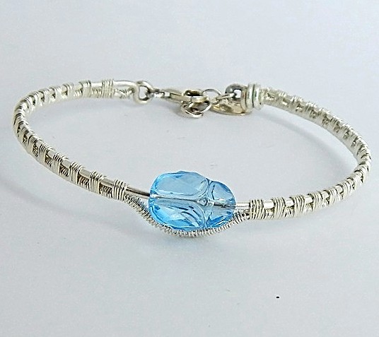 Bracelet tissé en argent 925 avec un scarabée en cristal — visuel 1