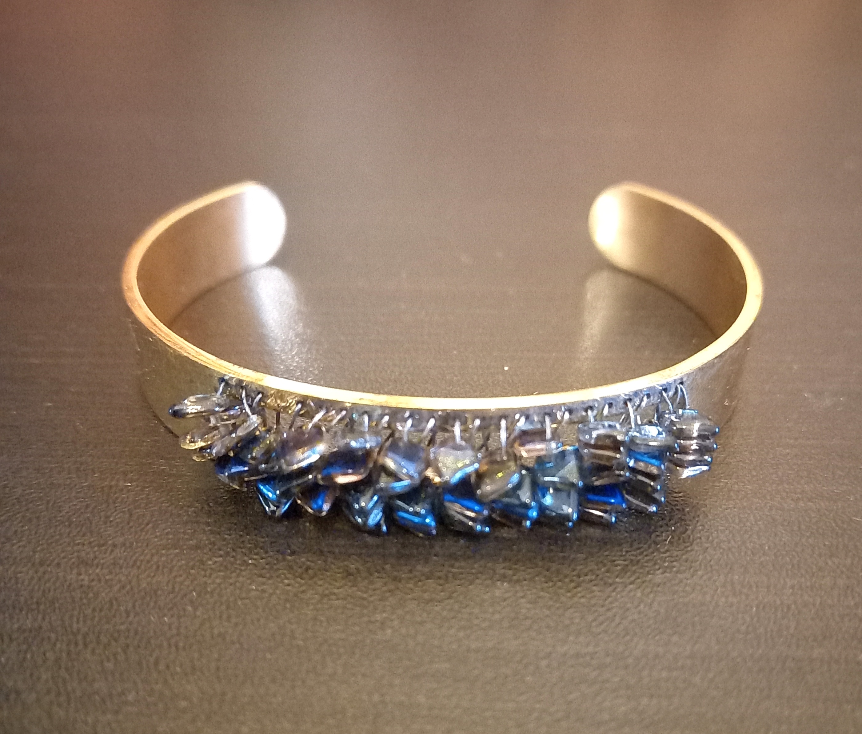 Bracelet perlé en acier doré — visuel 5