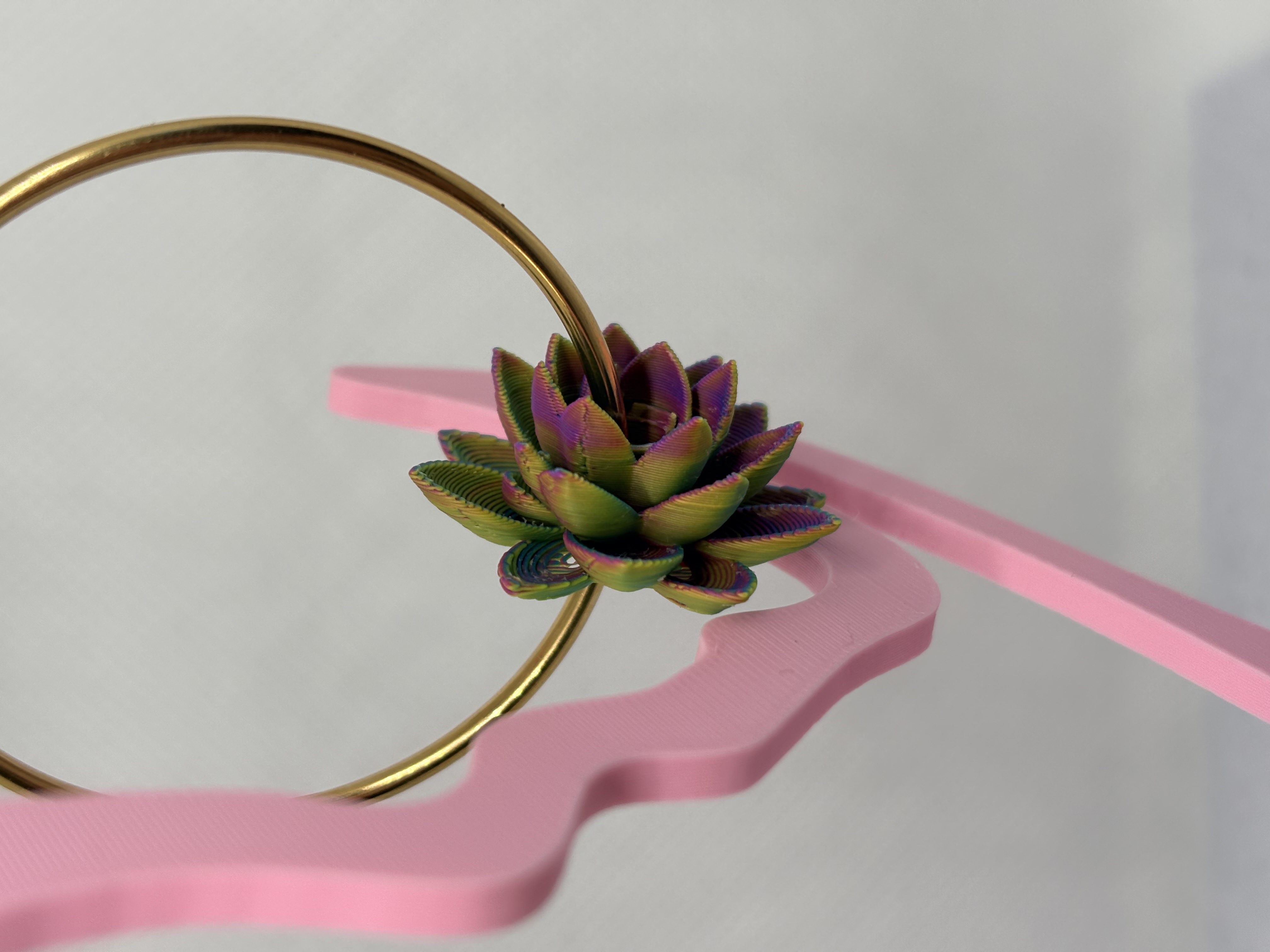 Pampilles Lotus triple couleur pour créoles – Breloques en impression 3D – Bijoux interchangeables – Accessoires pour grandes créoles — visuel 5