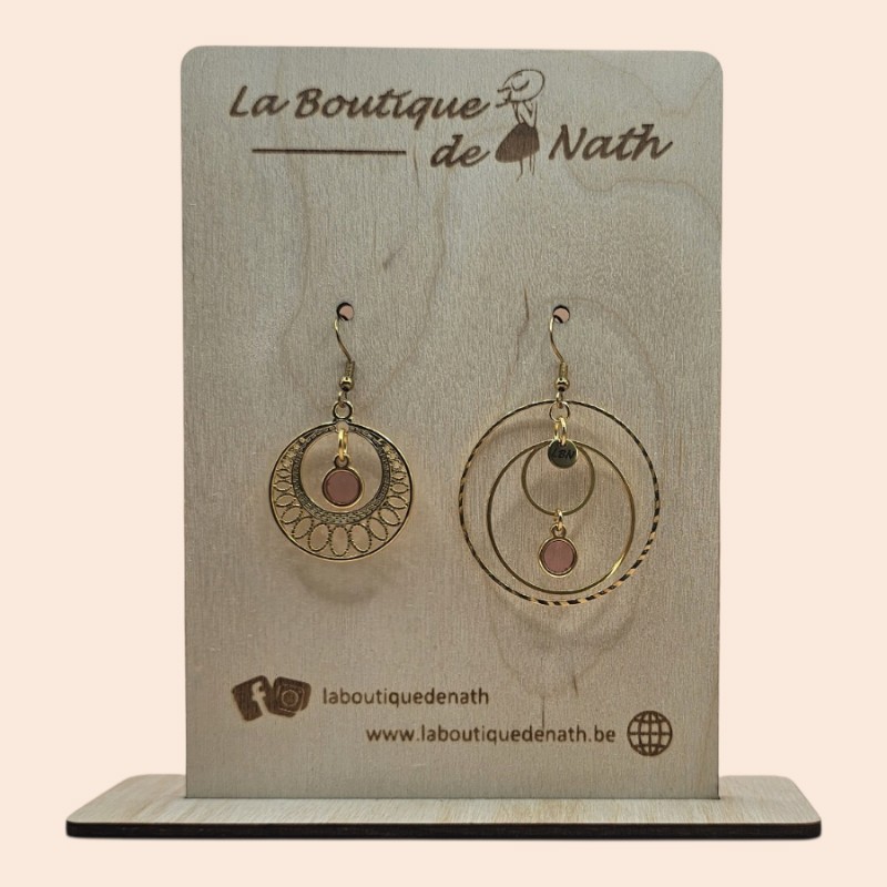 Boucles d'oreilles asymétriques – Cercles & touche de rose — visuel 1