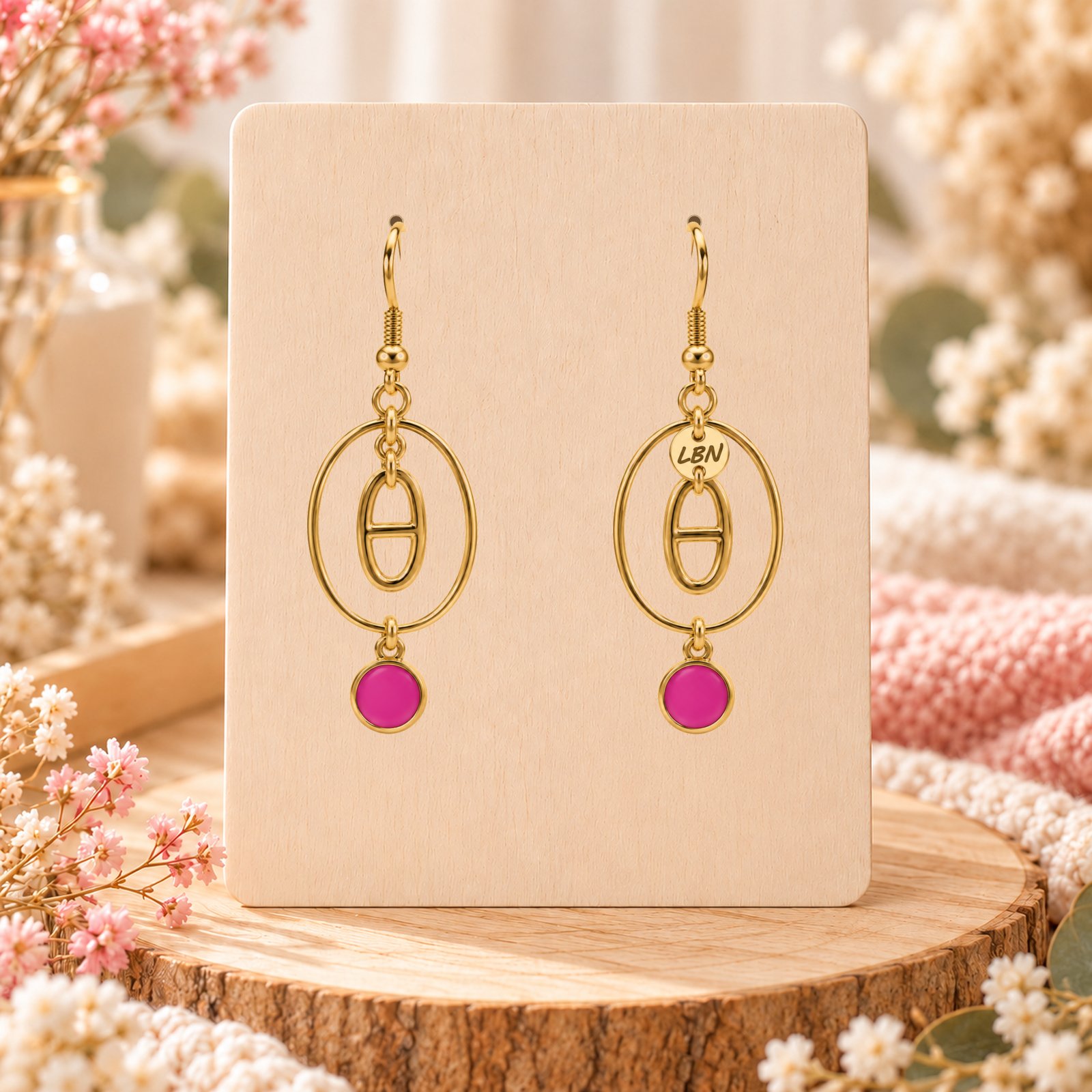 Boucles d'oreilles symétriques – Anneaux ovales dorés et pendentifs rose fuchsia — visuel 1