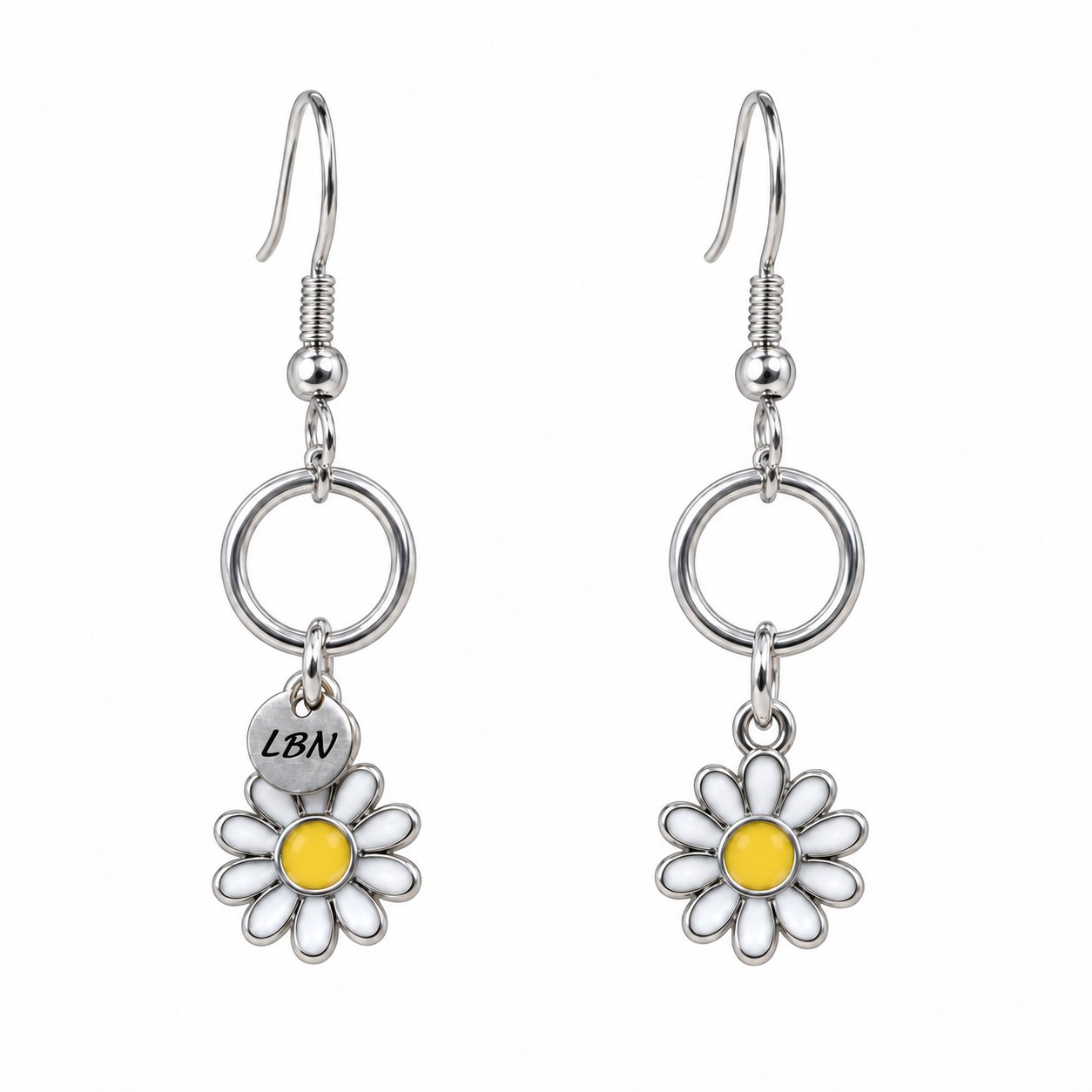 Boucles d'oreilles symétriques – Marguerites blanches au cœur jaune et anneaux argentés — visuel 1
