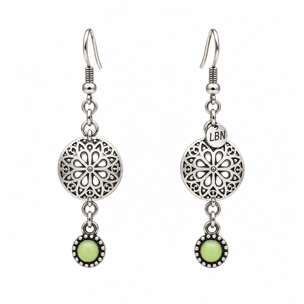 Boucles d'oreilles symétriques – Médaillons floraux argentés & touche de vert anis — visuel 1