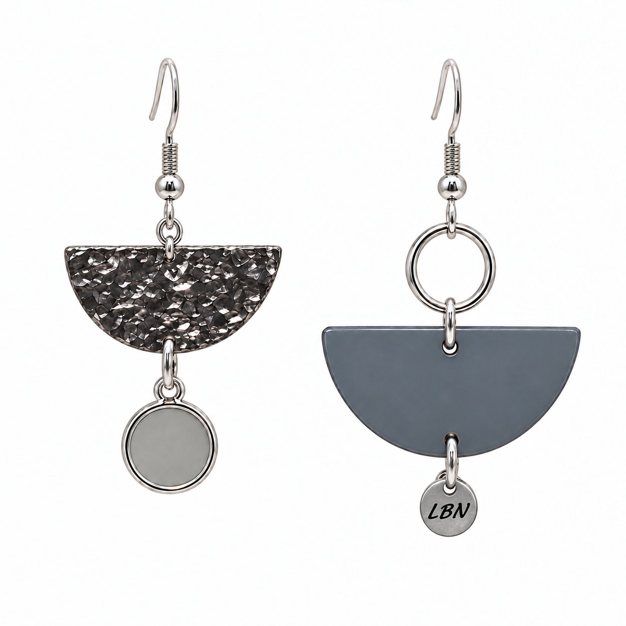 Boucles d'oreilles asymétriques – Demi-lunes argentées et gris anthracite — visuel 1
