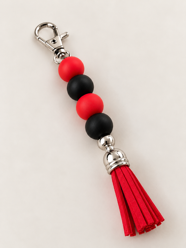 Nino – Grigri de sac rouge et noir avec pompon ❤️🖤 — visuel 1