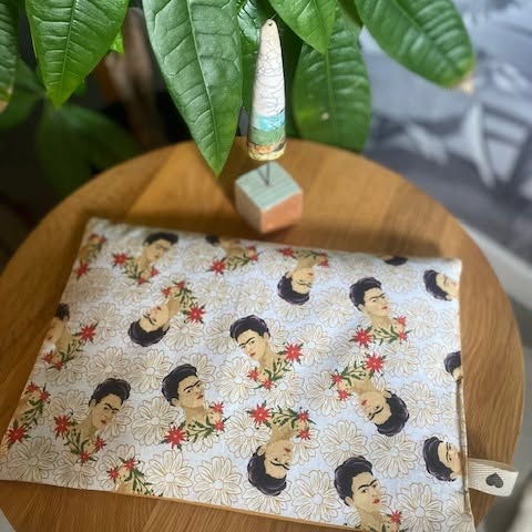 Bouillotte lombaire sèche aux graines de lin bio – motif Frida — visuel 1